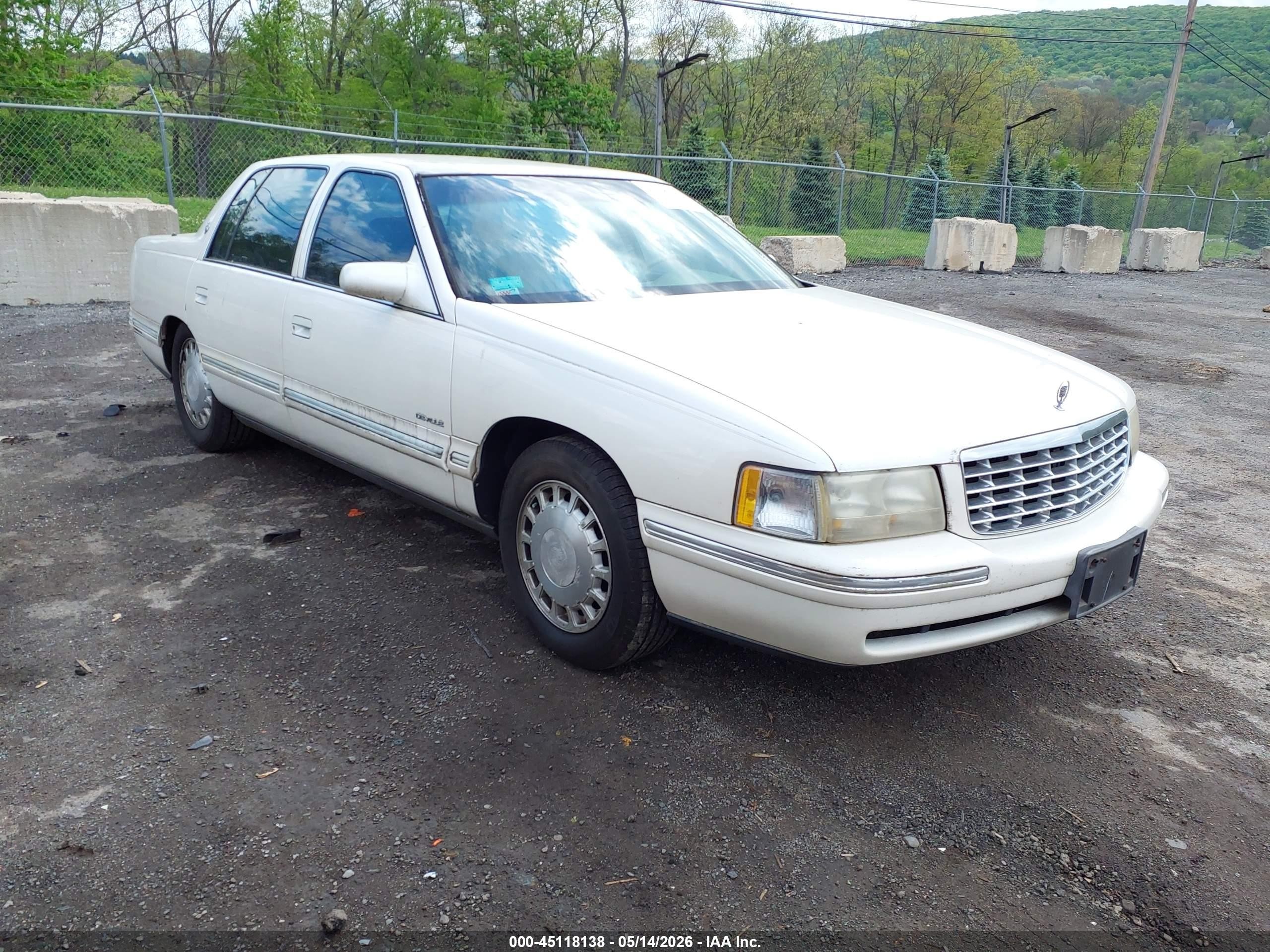 1999 Cadillac DeVille, VIN 1G6KD54Y3XU787378 — Front end
