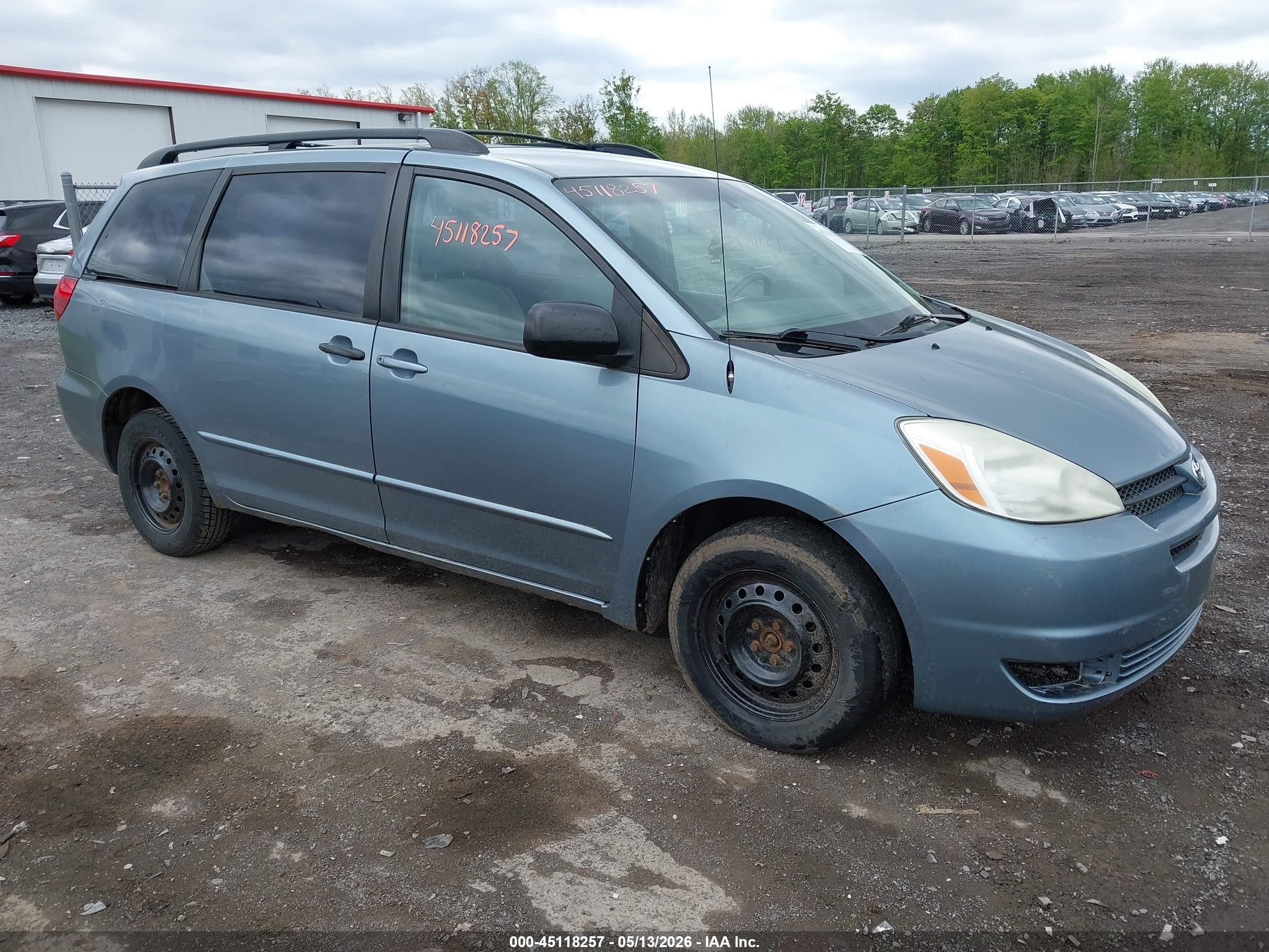 2004 Toyota Sienna LE, VIN 5TDZA23C44S060890 — Normal wear