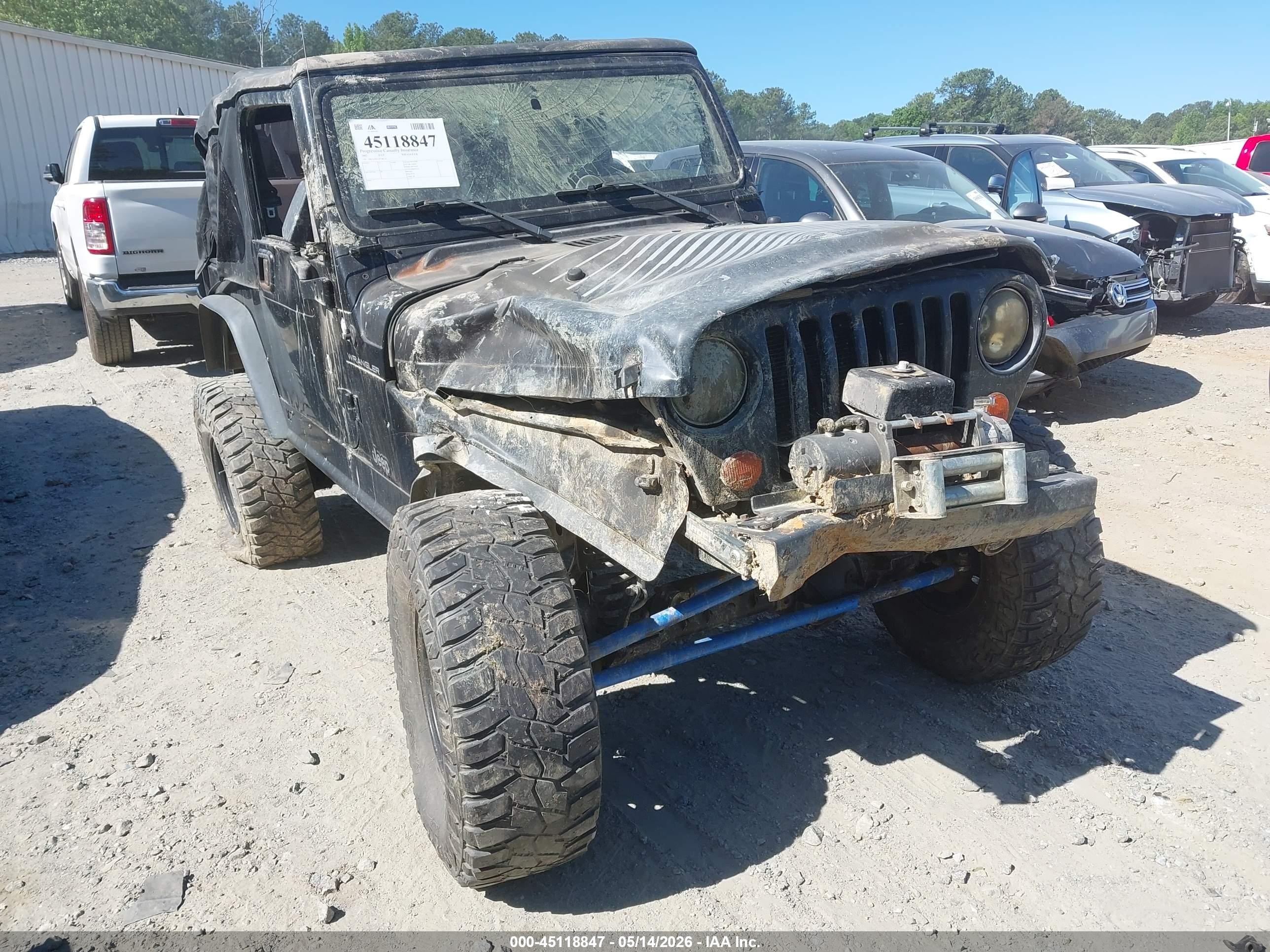 2002 Jeep Wrangler X, VIN 1J4FA39S52P748115 — Front end