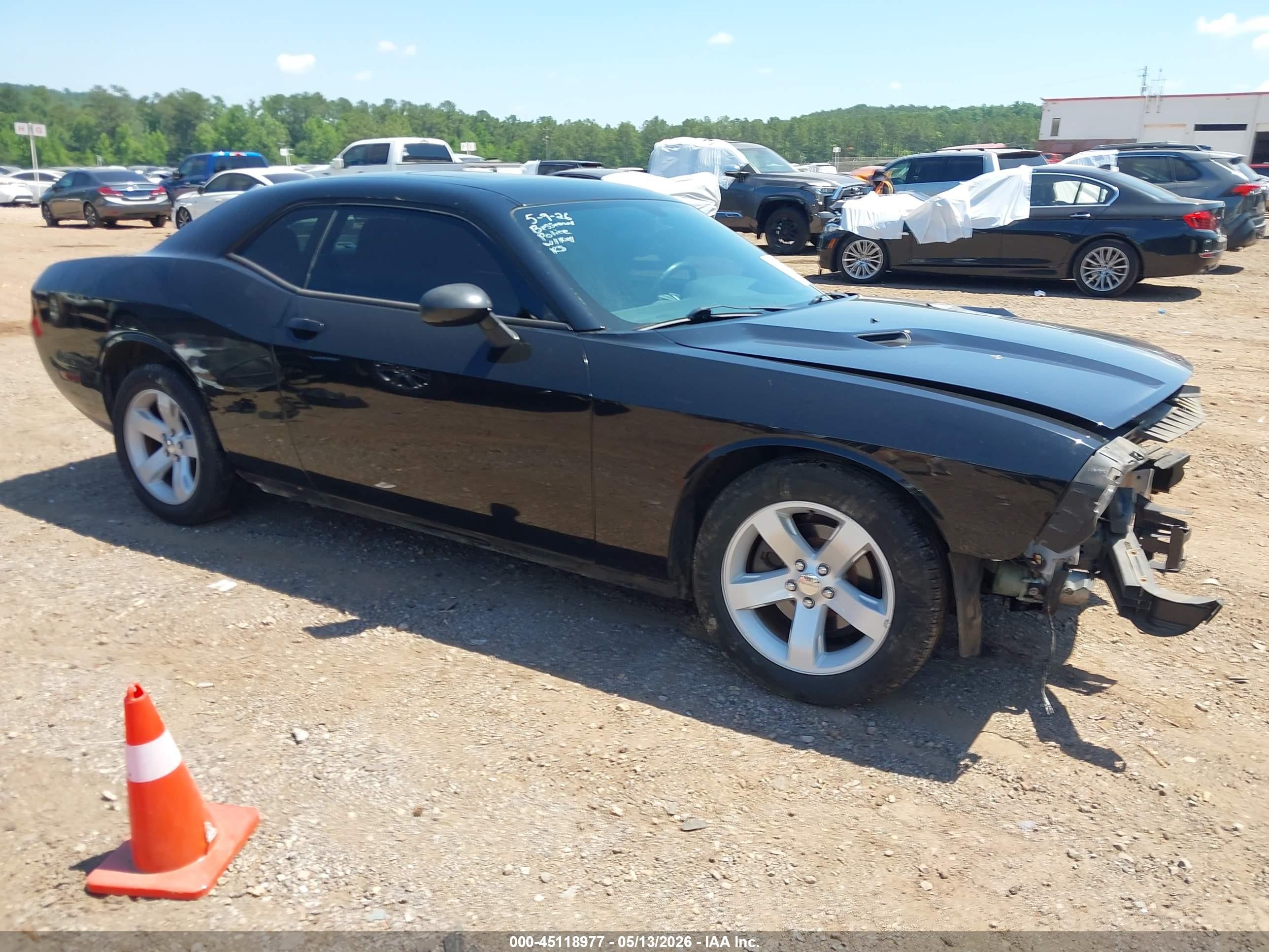 2013 Dodge Challenger SXT, VIN 2C3CDYAGXDH548928 — Front end