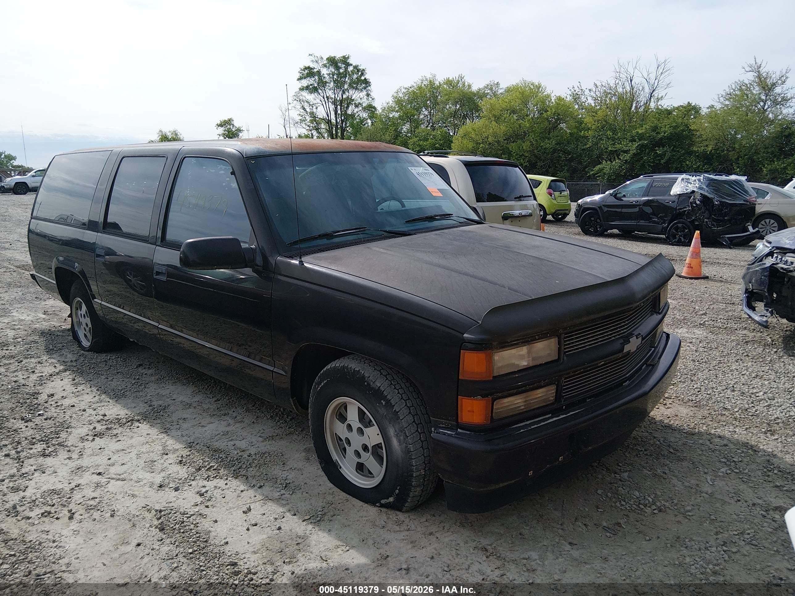 1994 Chevrolet Suburban, VIN 1GNEC16K9RJ413139 — Normal wear