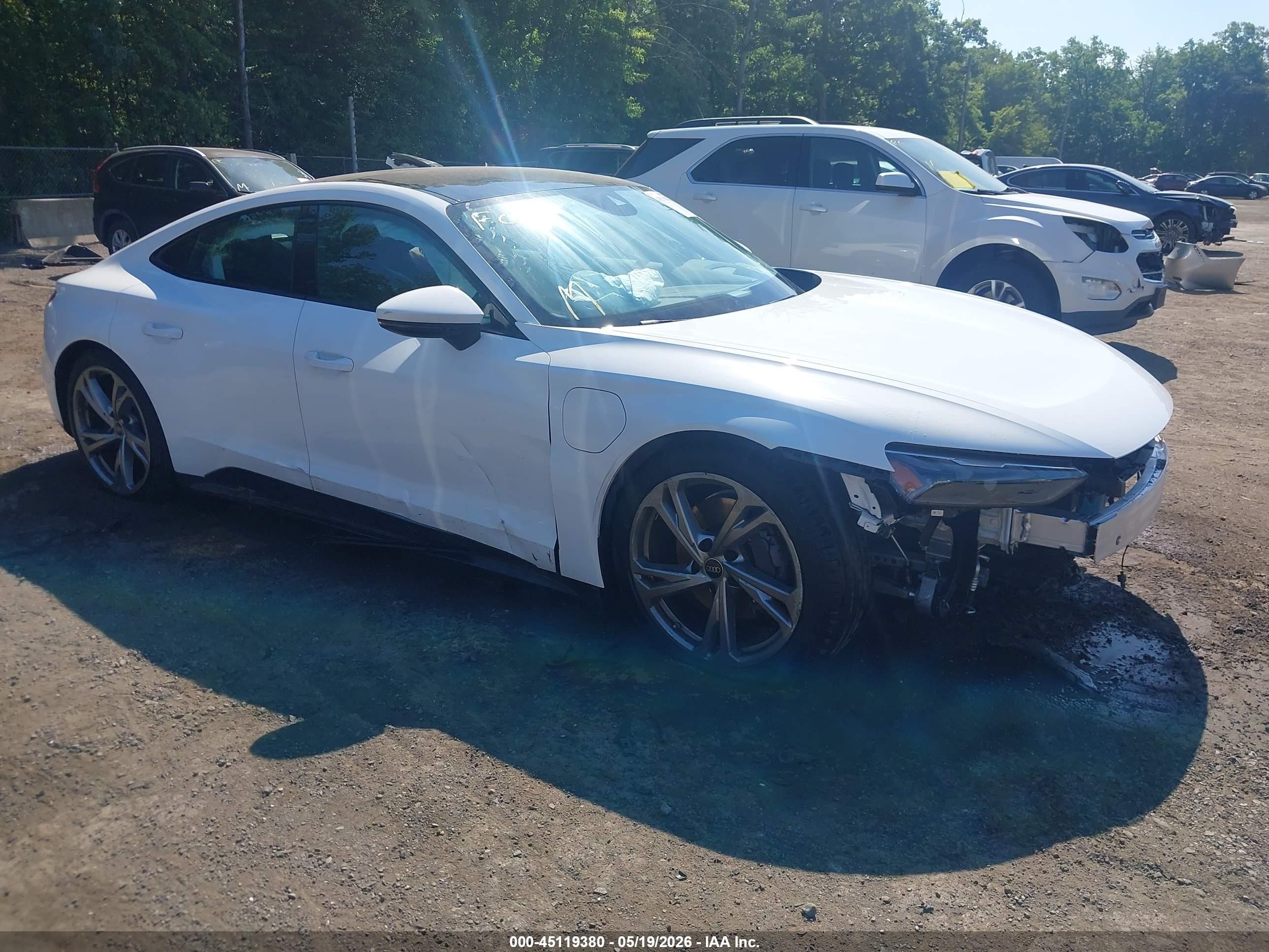 2022 Audi e-tron GT Premium Plus, VIN WAUFJBFW4N7006751 — Front end