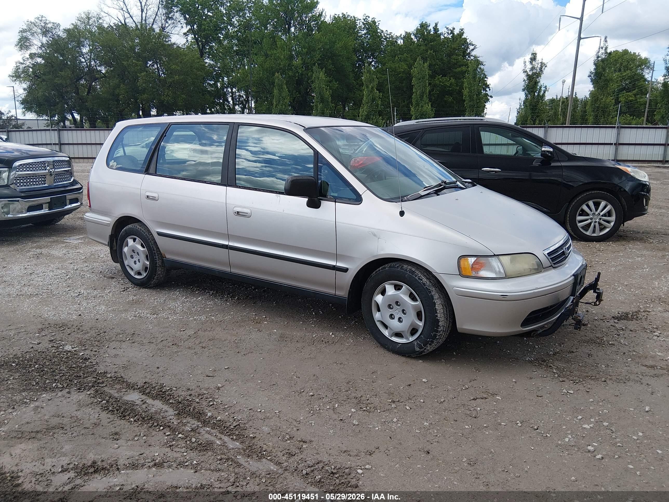 1998 Honda Odyssey LX, VIN JHMRA3862WC001557 — Normal wear