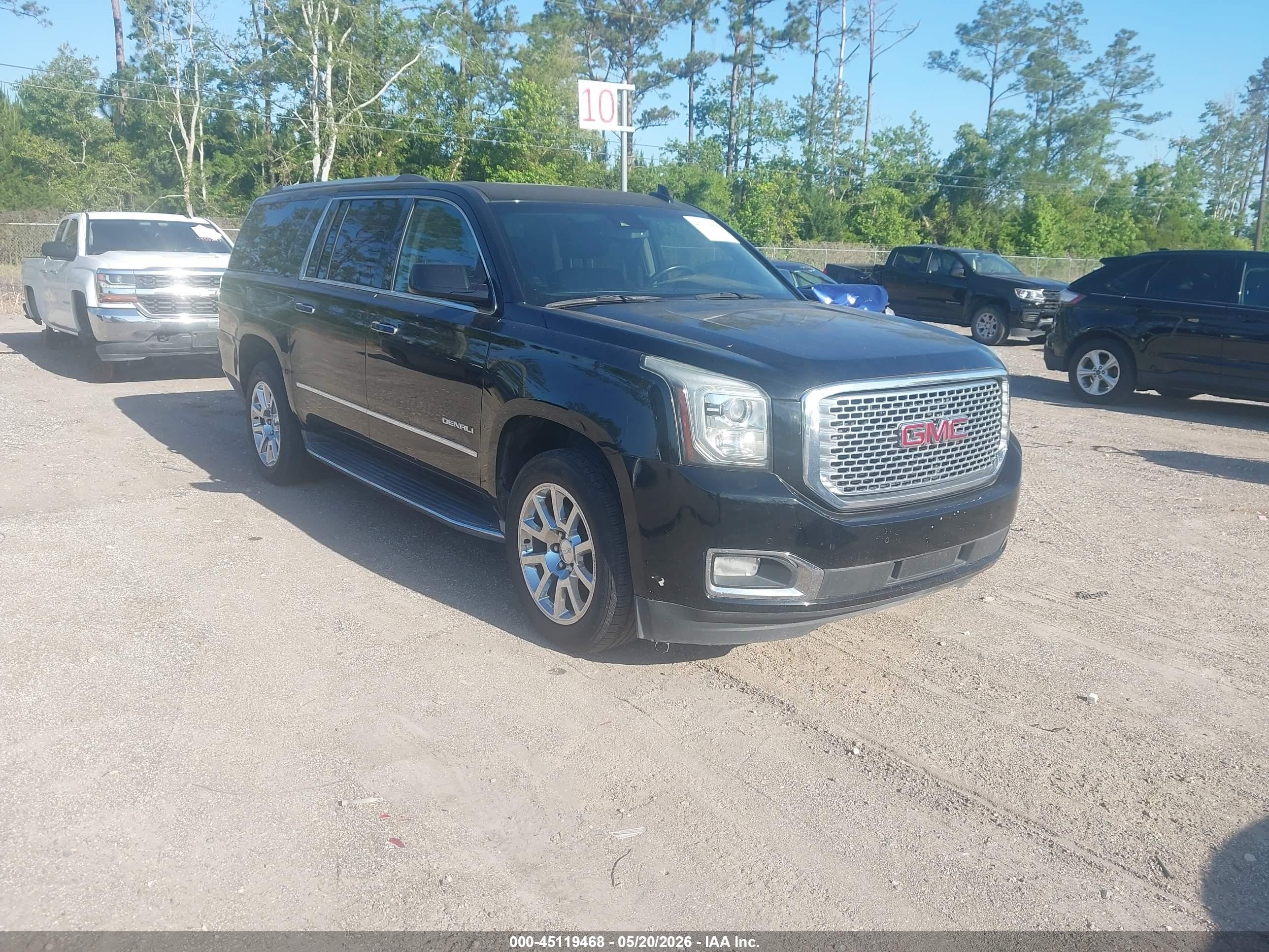 2016 GMC Yukon XL Denali, VIN 1GKS1HKJ5GR112040 — Normal wear