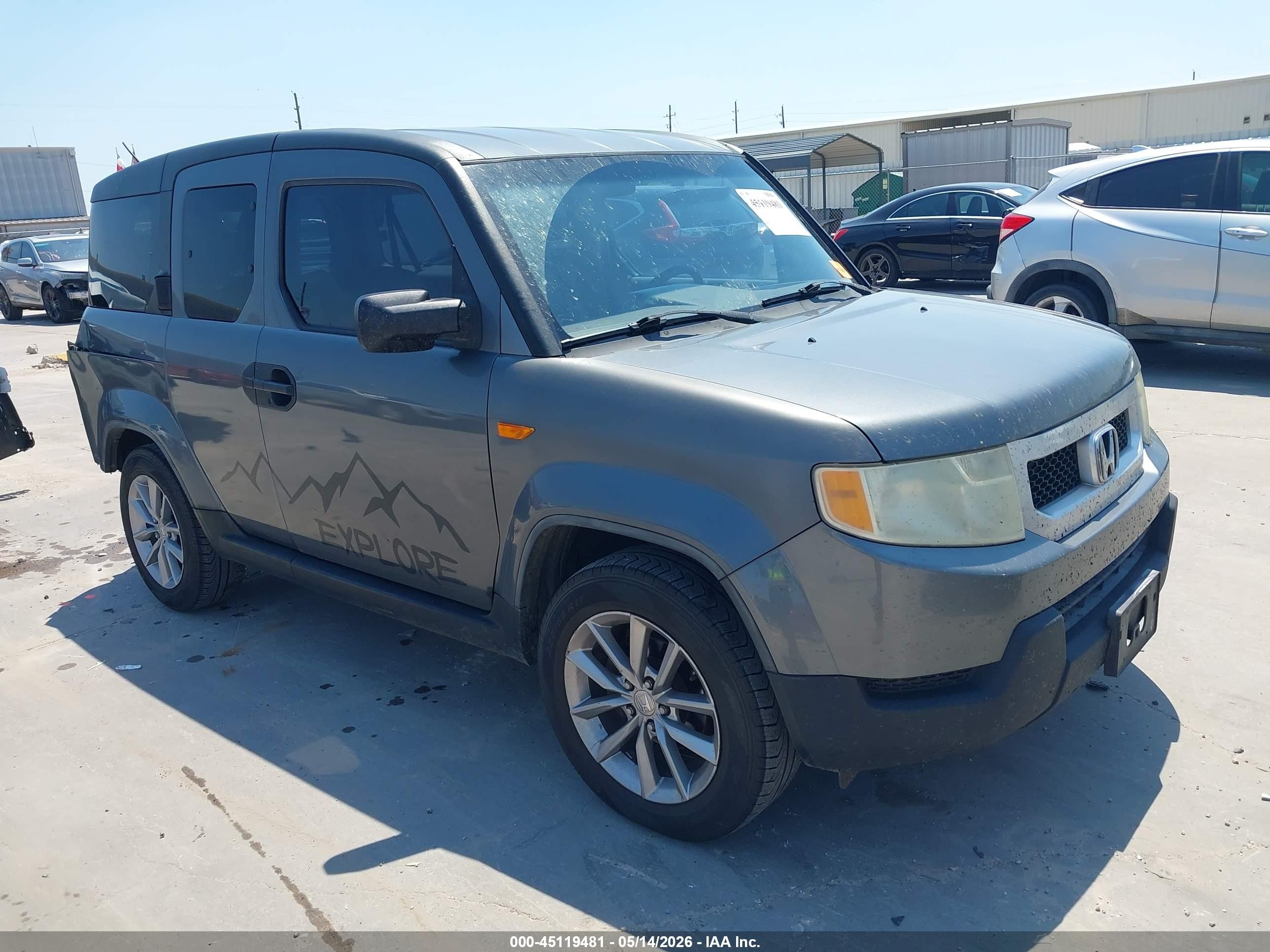 2011 Honda Element LX, VIN 5J6YH1H32BL000447 — Rear end
