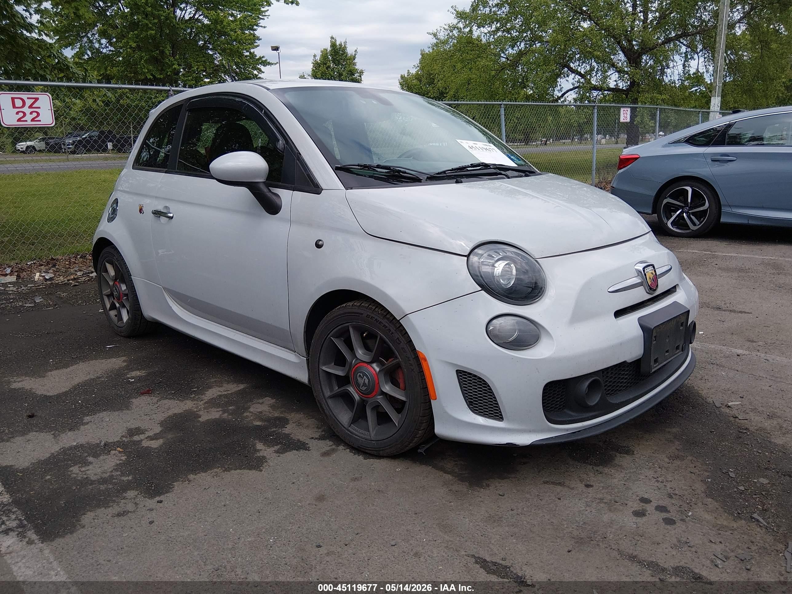2016 FIAT 500 Abarth, VIN 3C3CFFFH4GT165546 — Перед