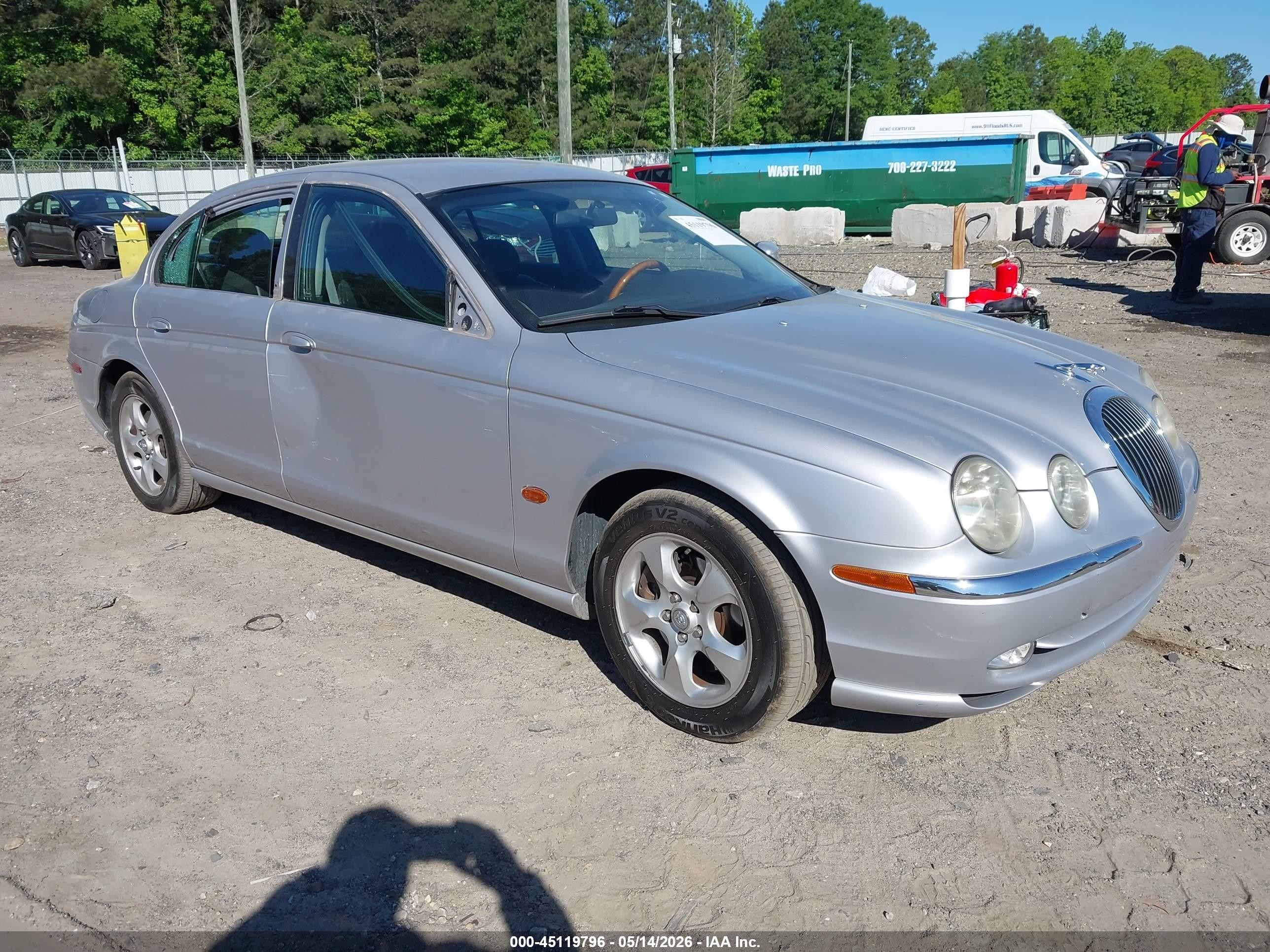 2001 Jaguar S-Type V6, VIN SAJDA01N81FM08349 — Side