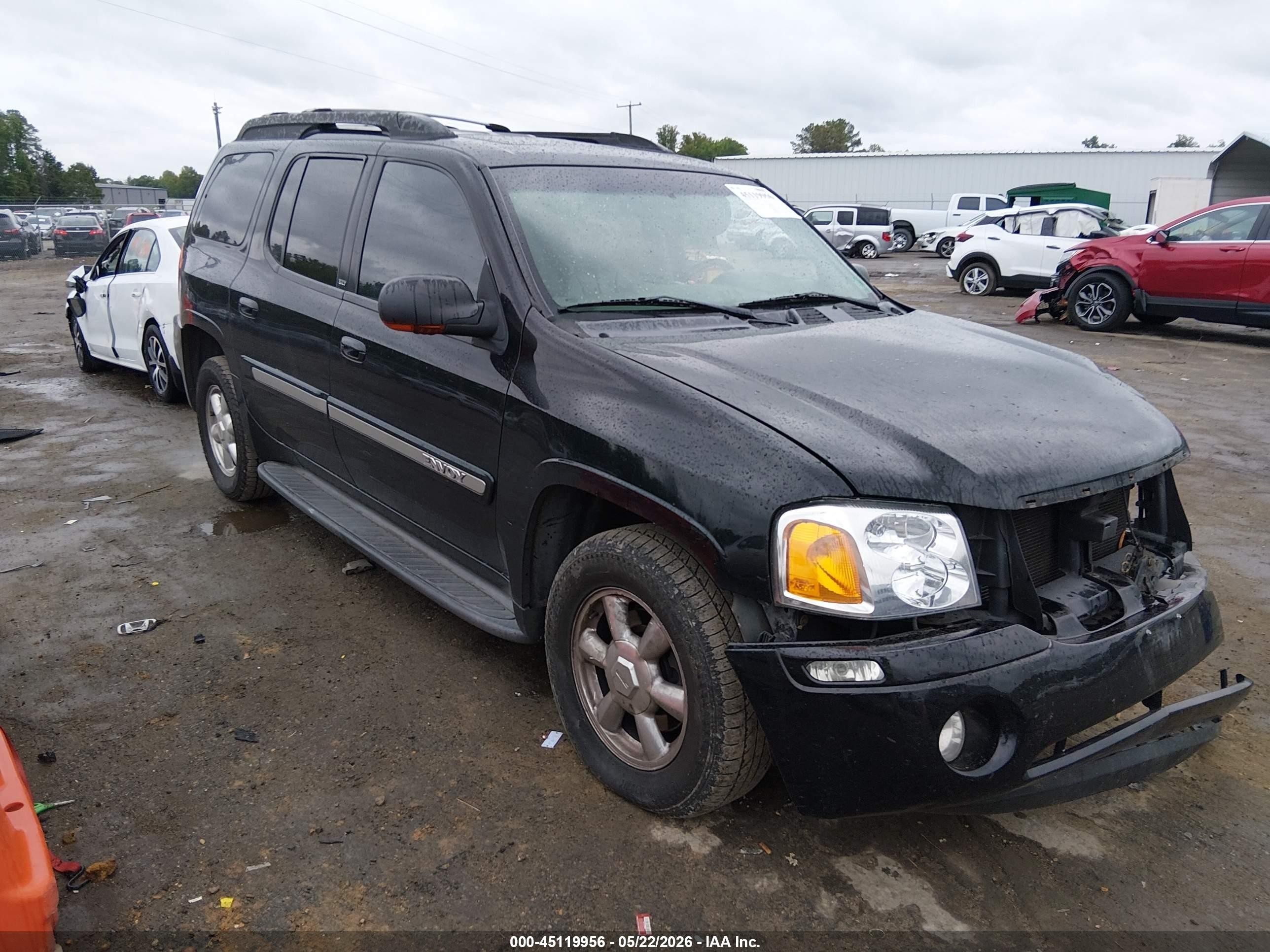 2003 GMC Envoy SLT, VIN 1GKET16S836243203 — Front end