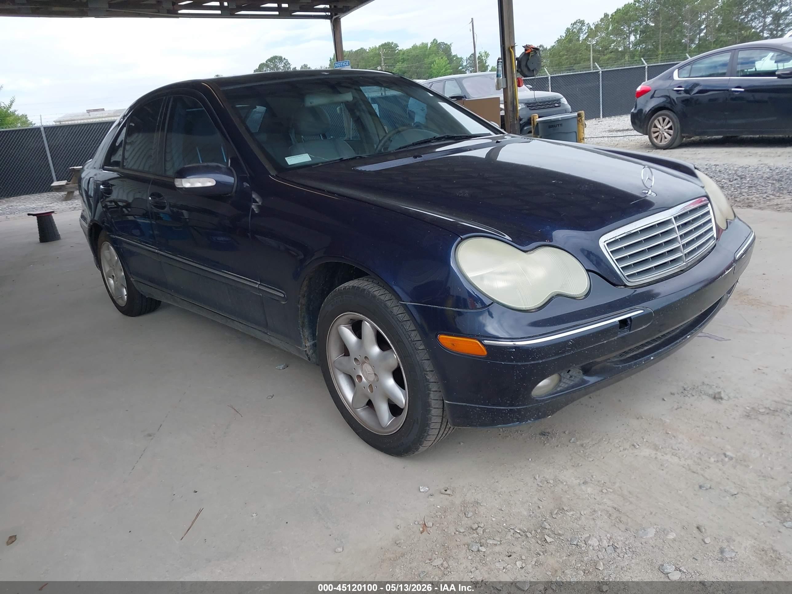 2001 Mercedes-Benz C 230/260/280/320, VIN WDBRF61J01F070093 — Front end