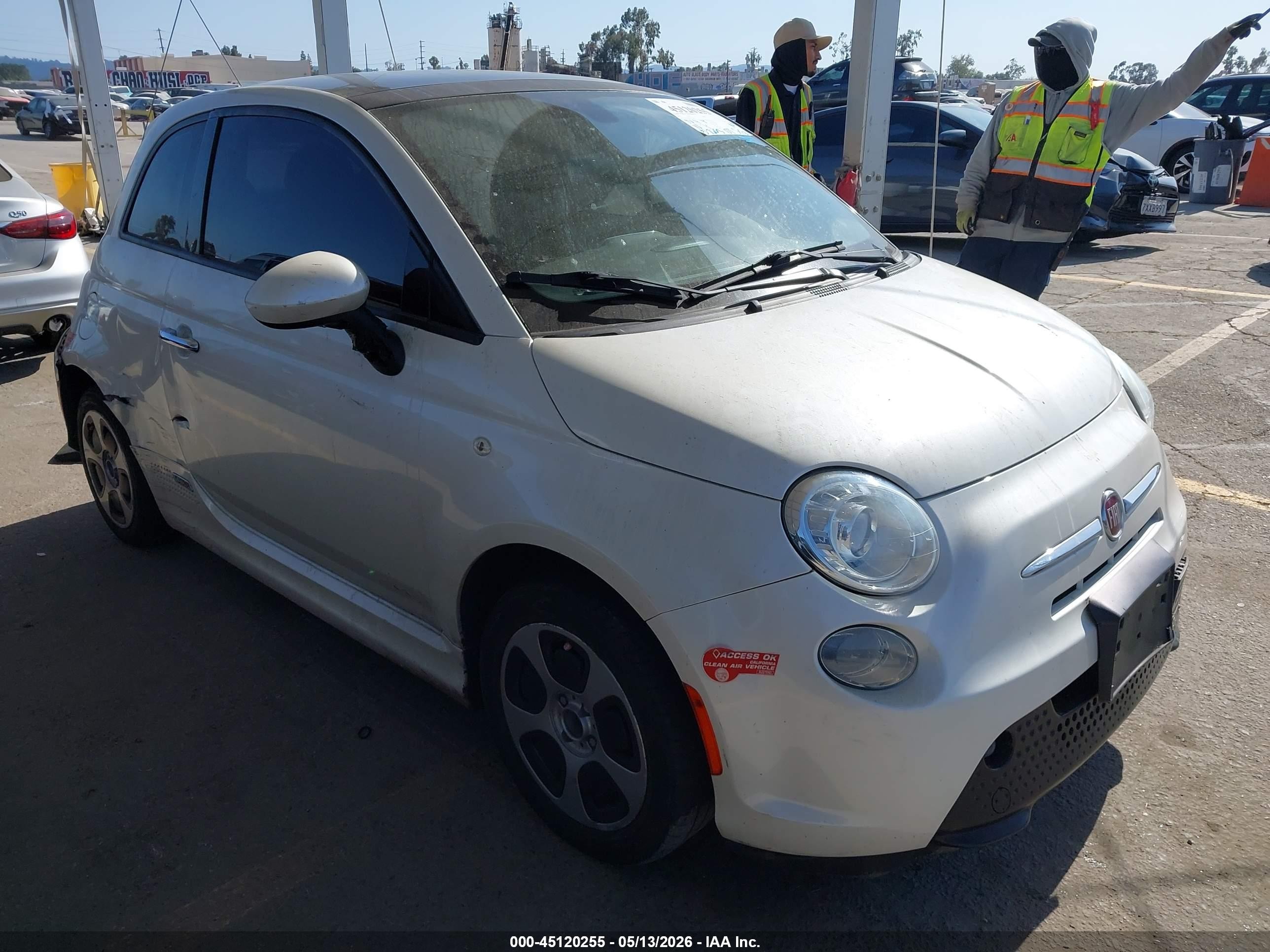 2017 FIAT 500e, VIN 3C3CFFGE6HT502921 — Side