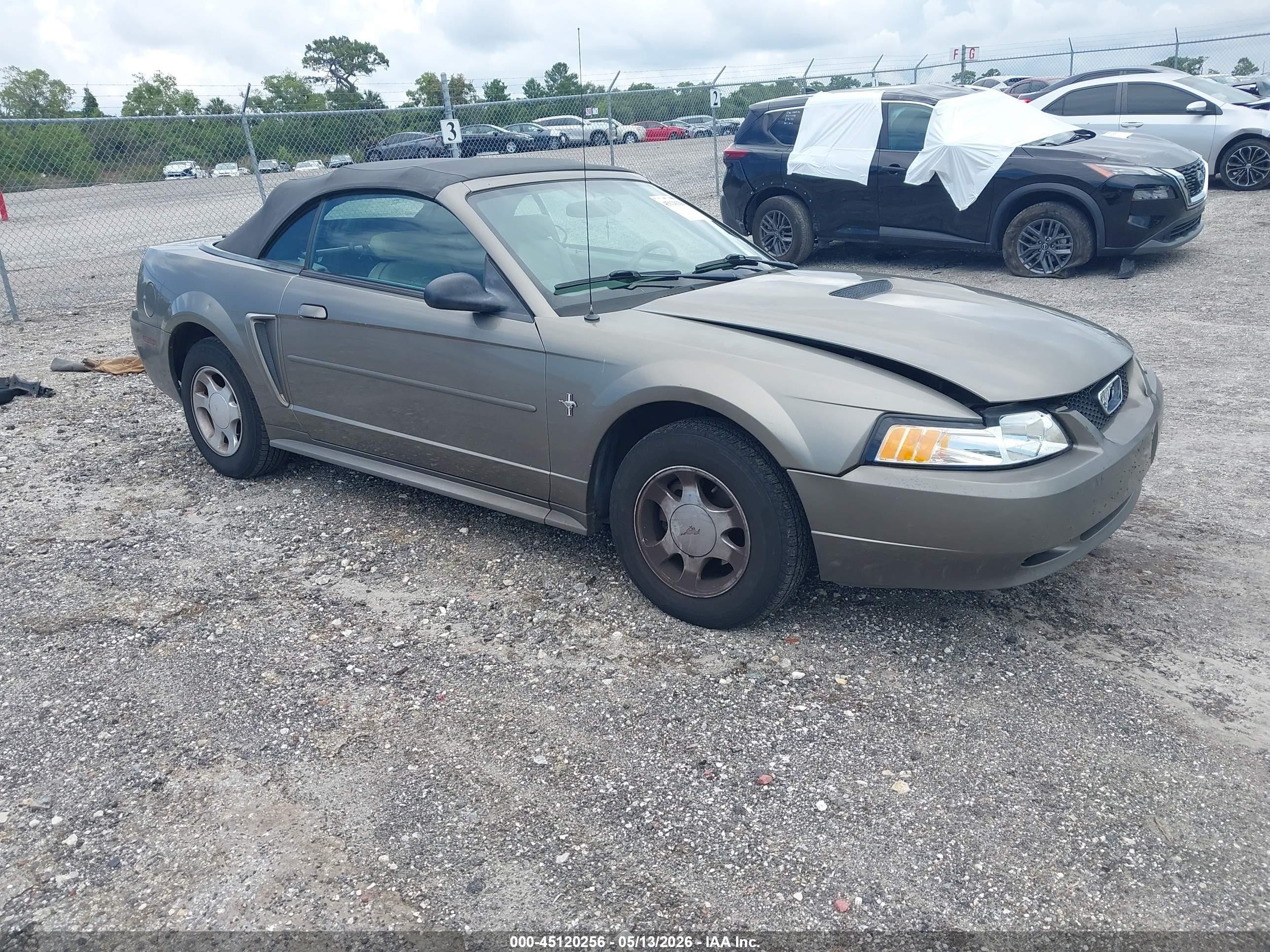 2001 Ford Mustang Deluxe, VIN 1FAFP44461F190417 — Front end