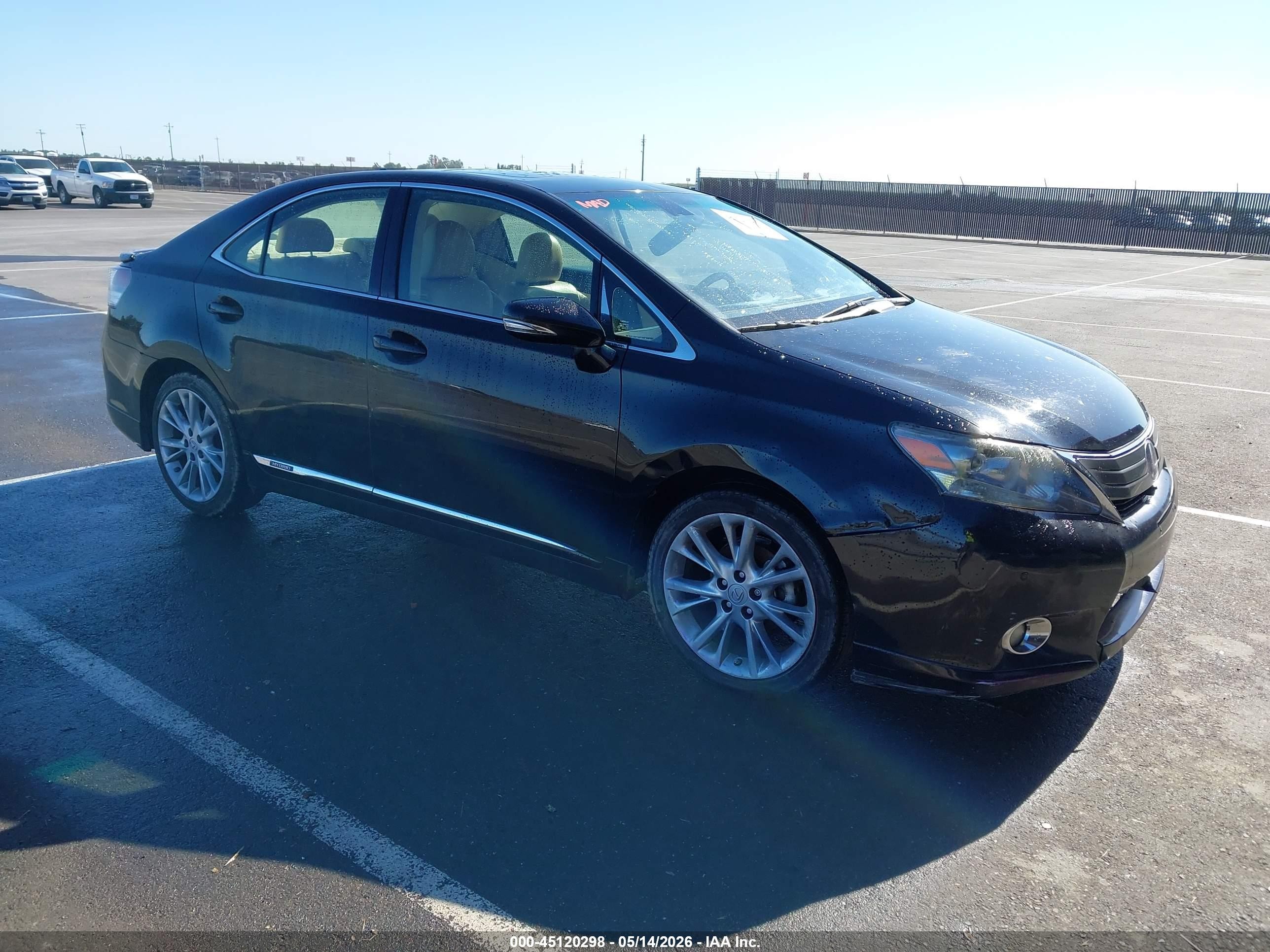 2010 Lexus HS 250h Premium, VIN JTHBB1BA7A2020989 — Side