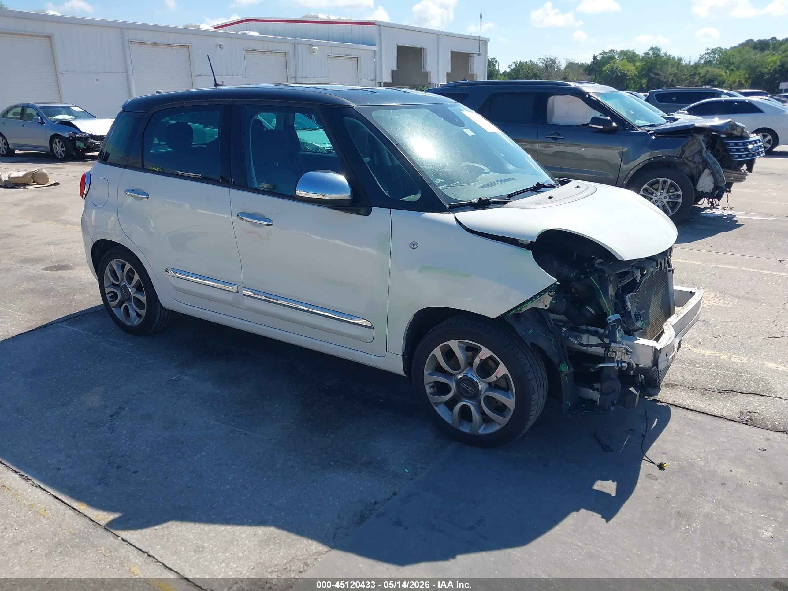 2019 FIAT 500L Lounge, VIN ZFBNFACH1KZ042304 — Front end