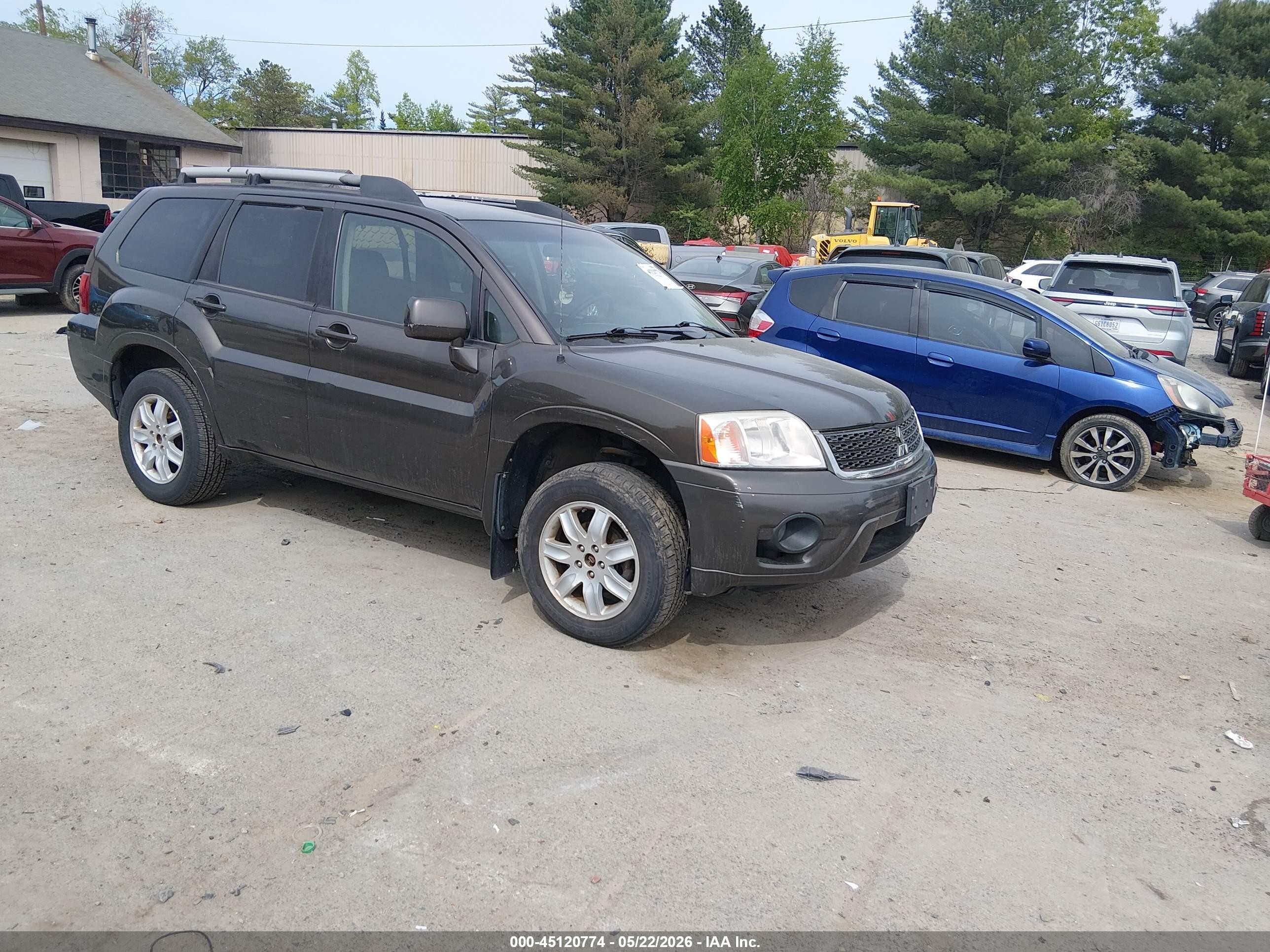 2011 Mitsubishi Endeavor LS, VIN 4A4JN2AS9BE004385 — Normal wear