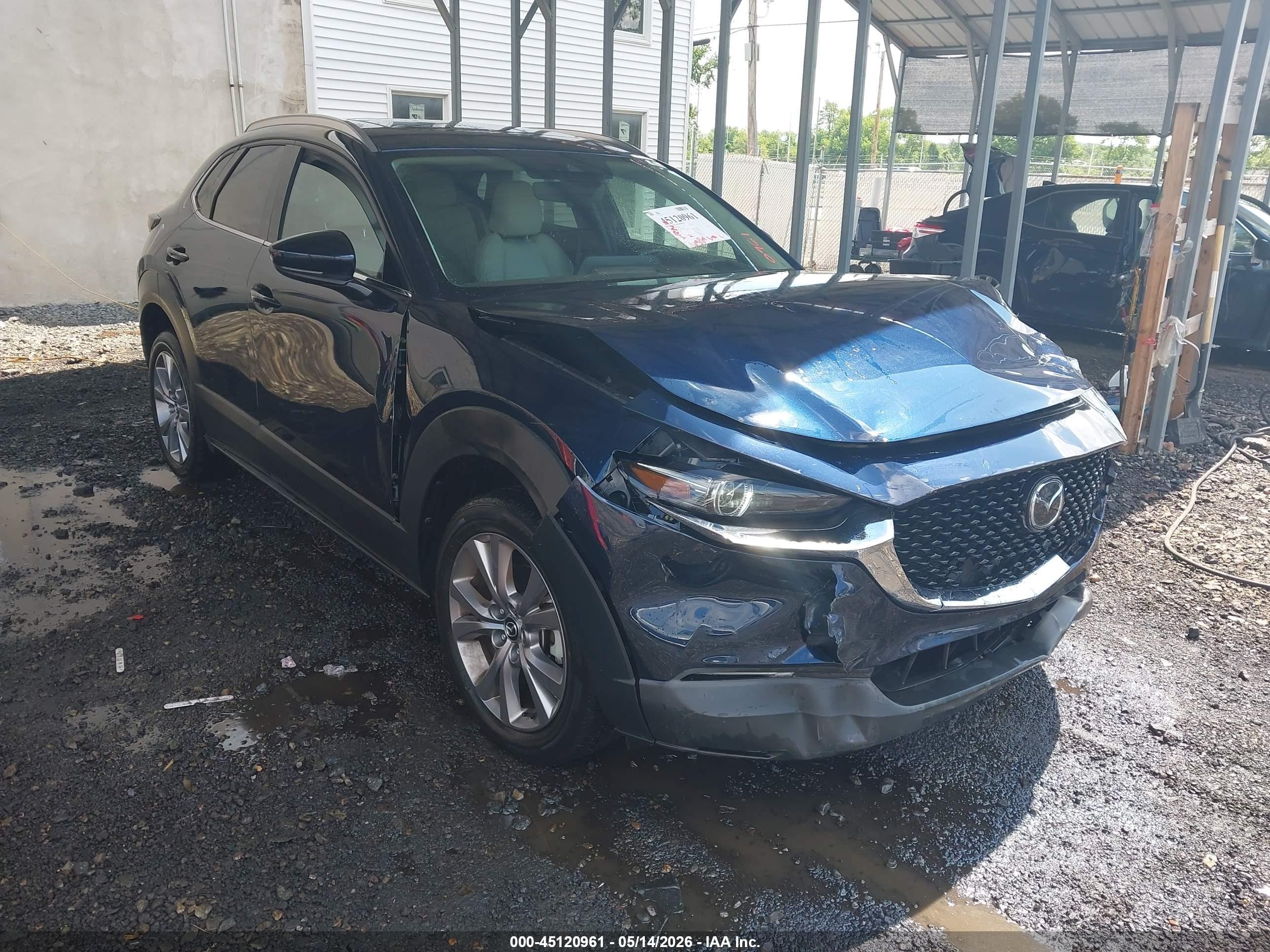 2022 Mazda CX-30 S Premium, VIN 3MVDMBDL7NM412568 — Front end