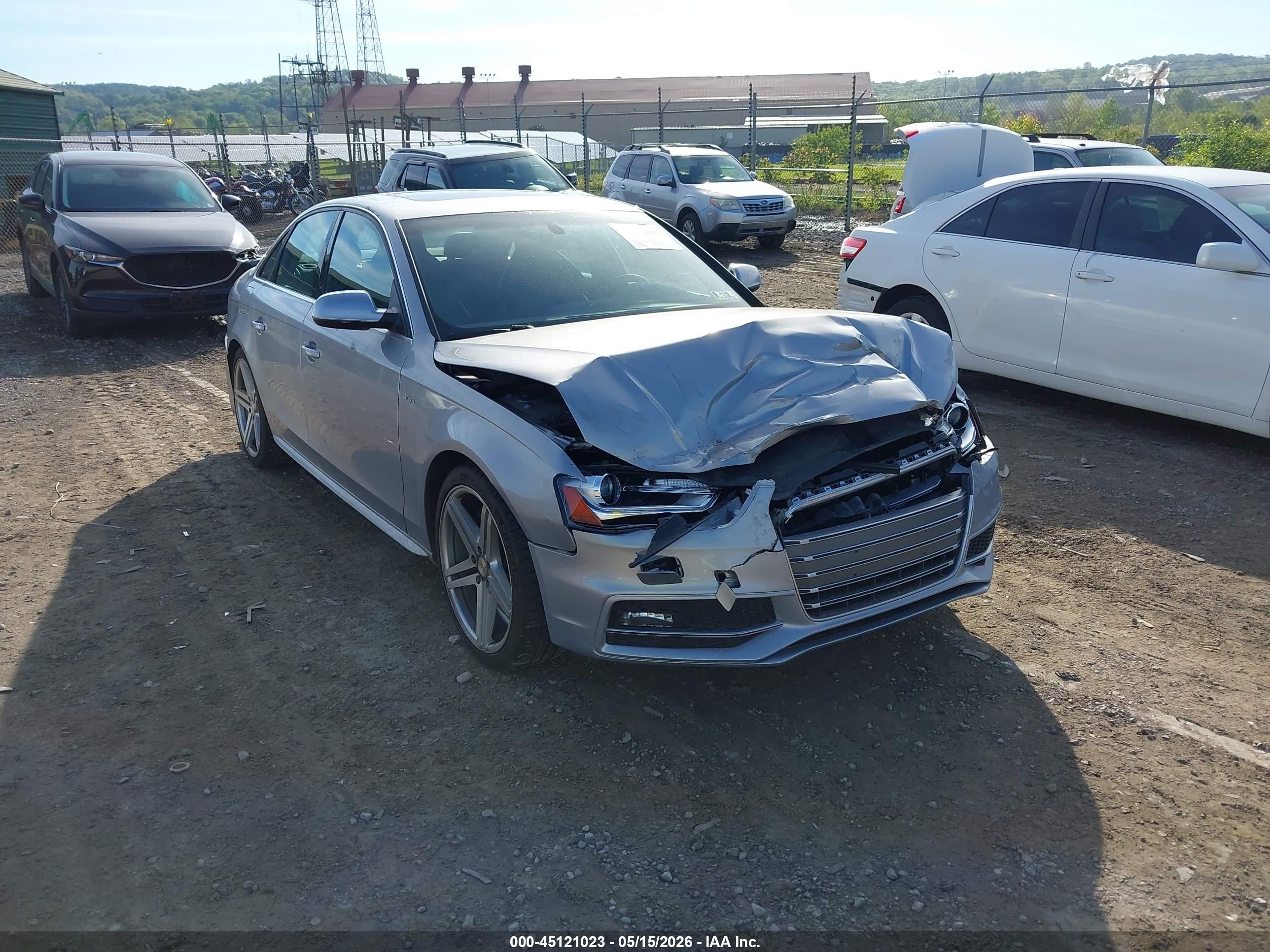 2015 Audi S4 Premium Plus, VIN WAUBGAFLXFA093329 — Фото с аукциона 1 of 5