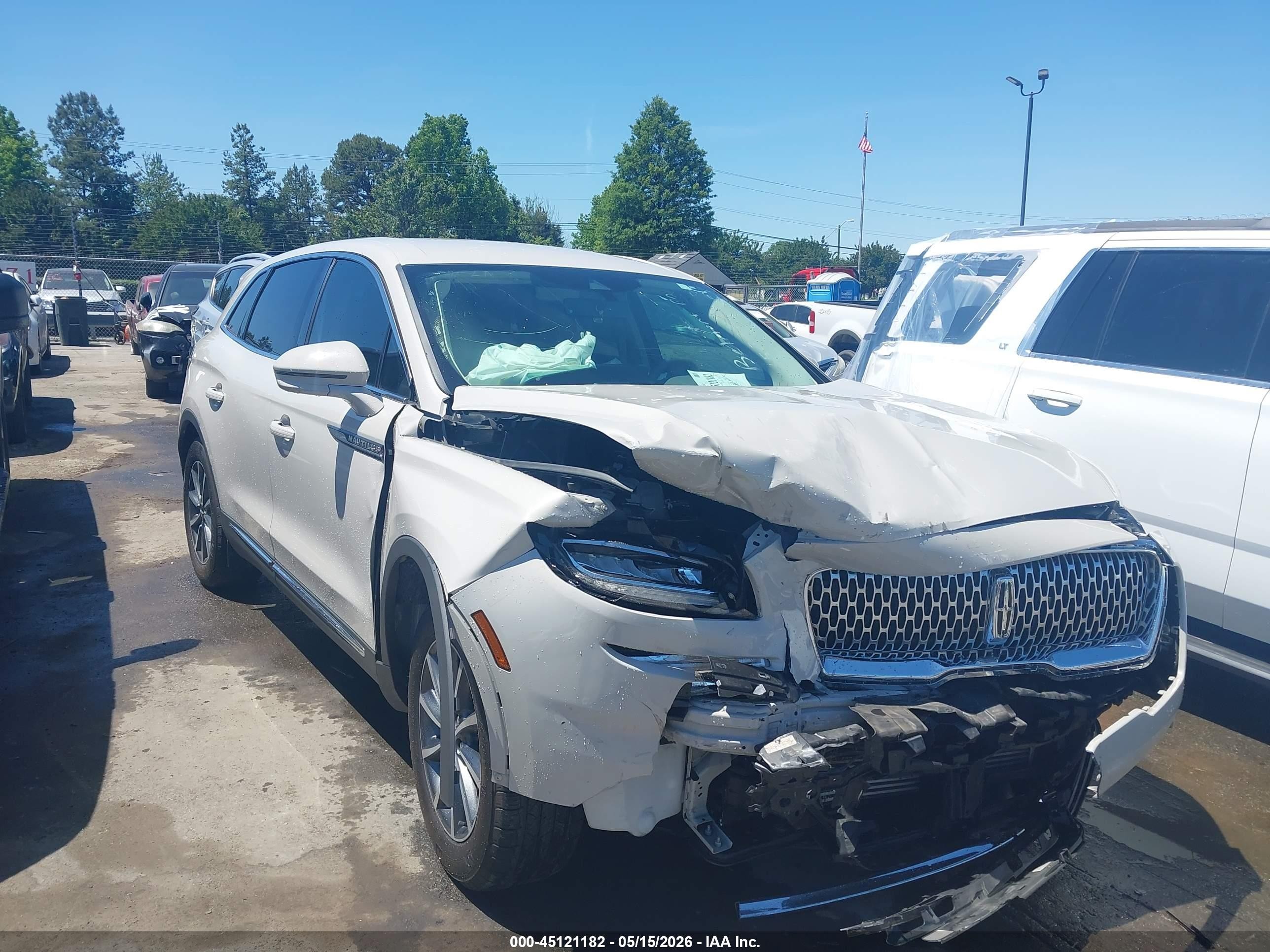 2021 Lincoln Nautilus Standard, VIN 2LMPJ6J98MBL15824 — Front end