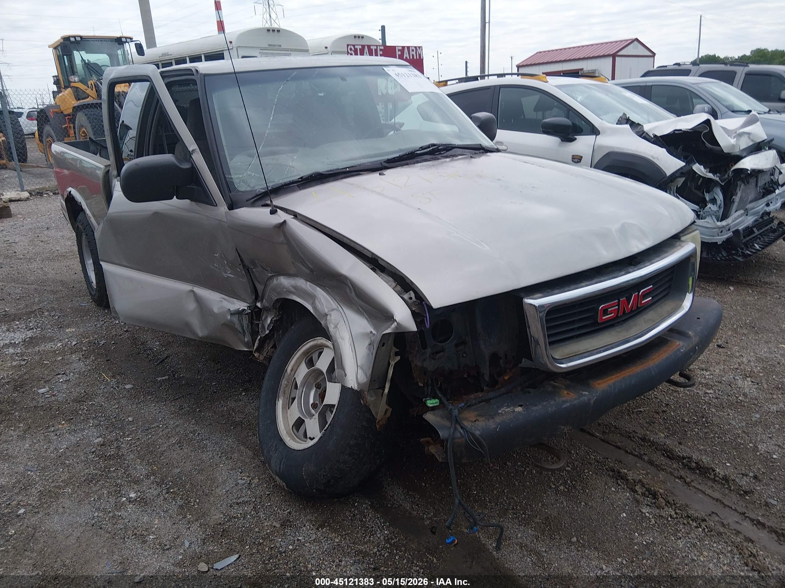 2002 GMC Sonoma SLS, VIN 1GTDT19W928210865 — Side