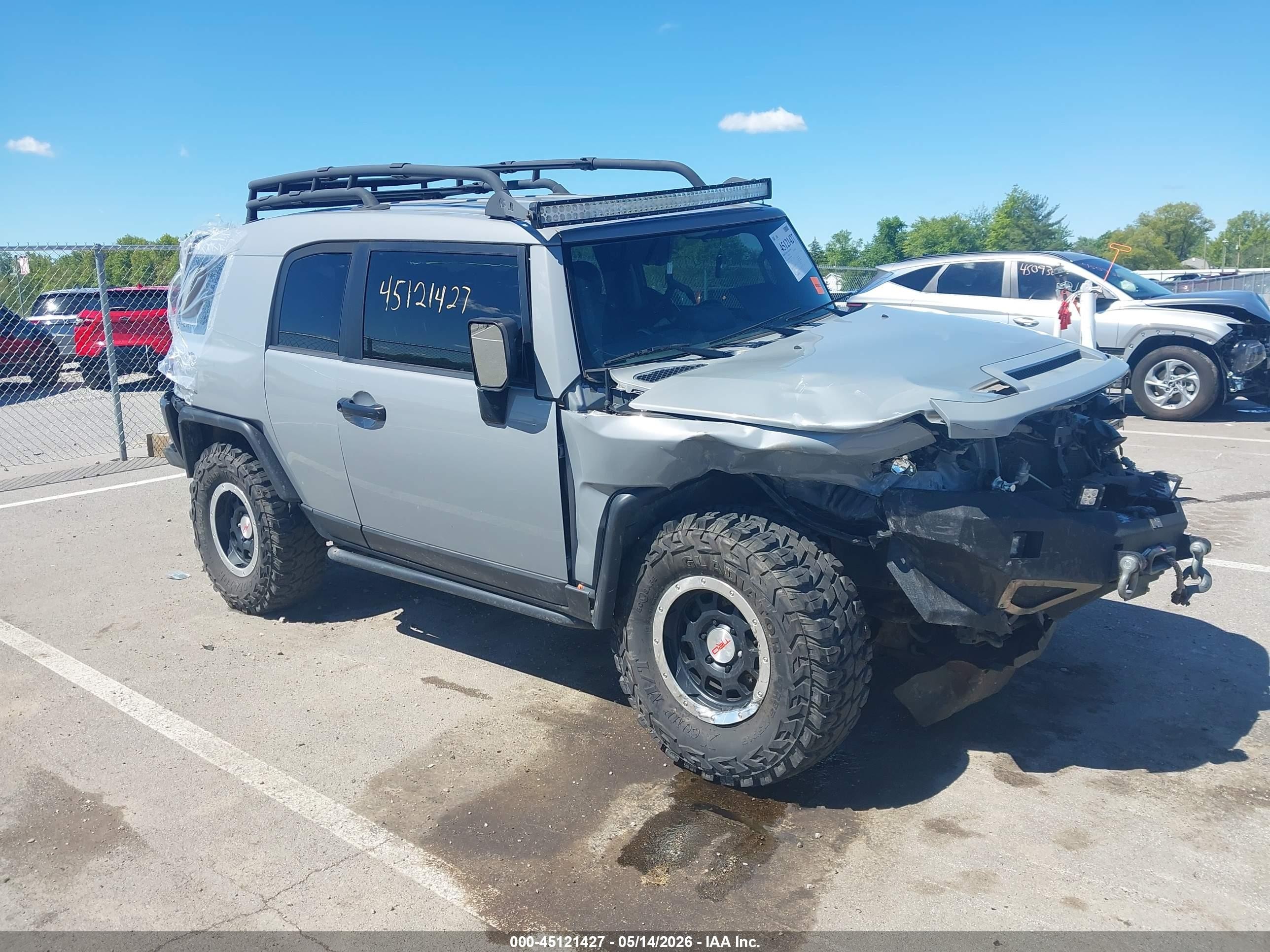2013 Toyota FJ Cruiser, VIN JTEBU4BF2DK159582 — Front end