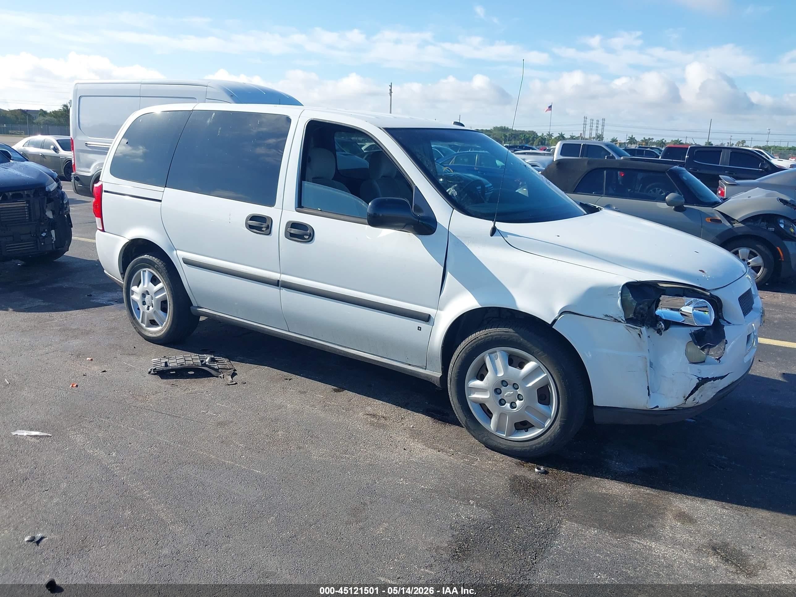 2007 Chevrolet Uplander LS, VIN 1GNDU23107D147466 — Front end