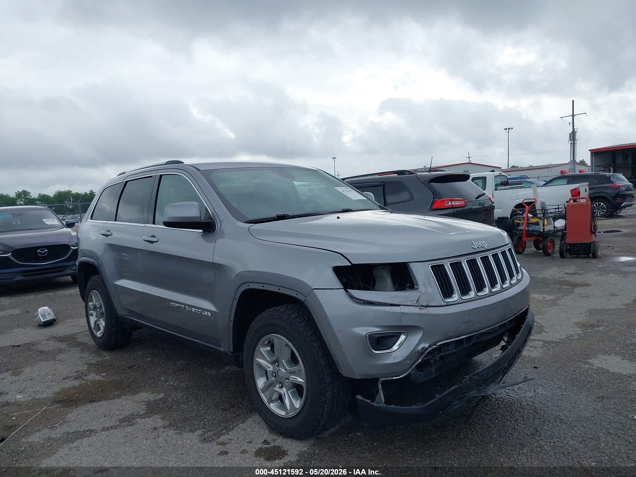 2015 Jeep Grand Cherokee Altitude, VIN 1C4RJFAG4FC786279 — Front end