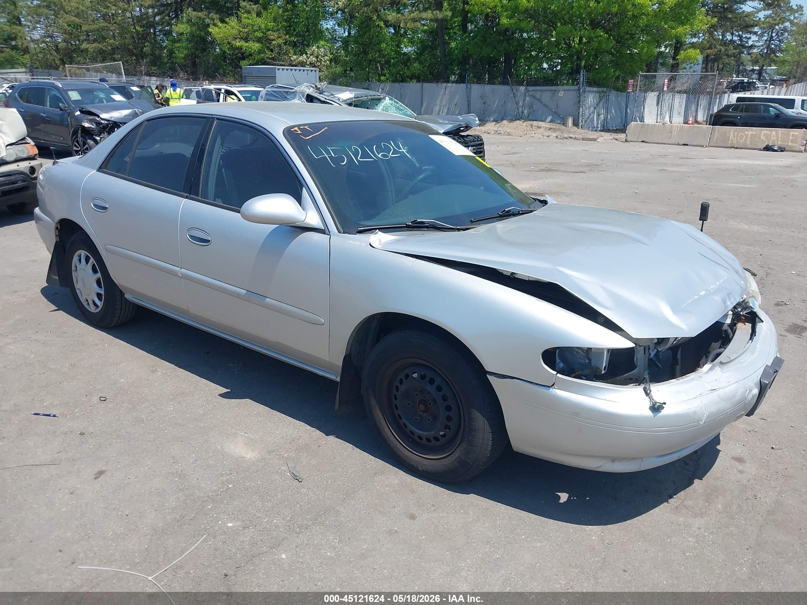 2004 Buick Century Custom, VIN 2G4WS52J441250404 — Front end