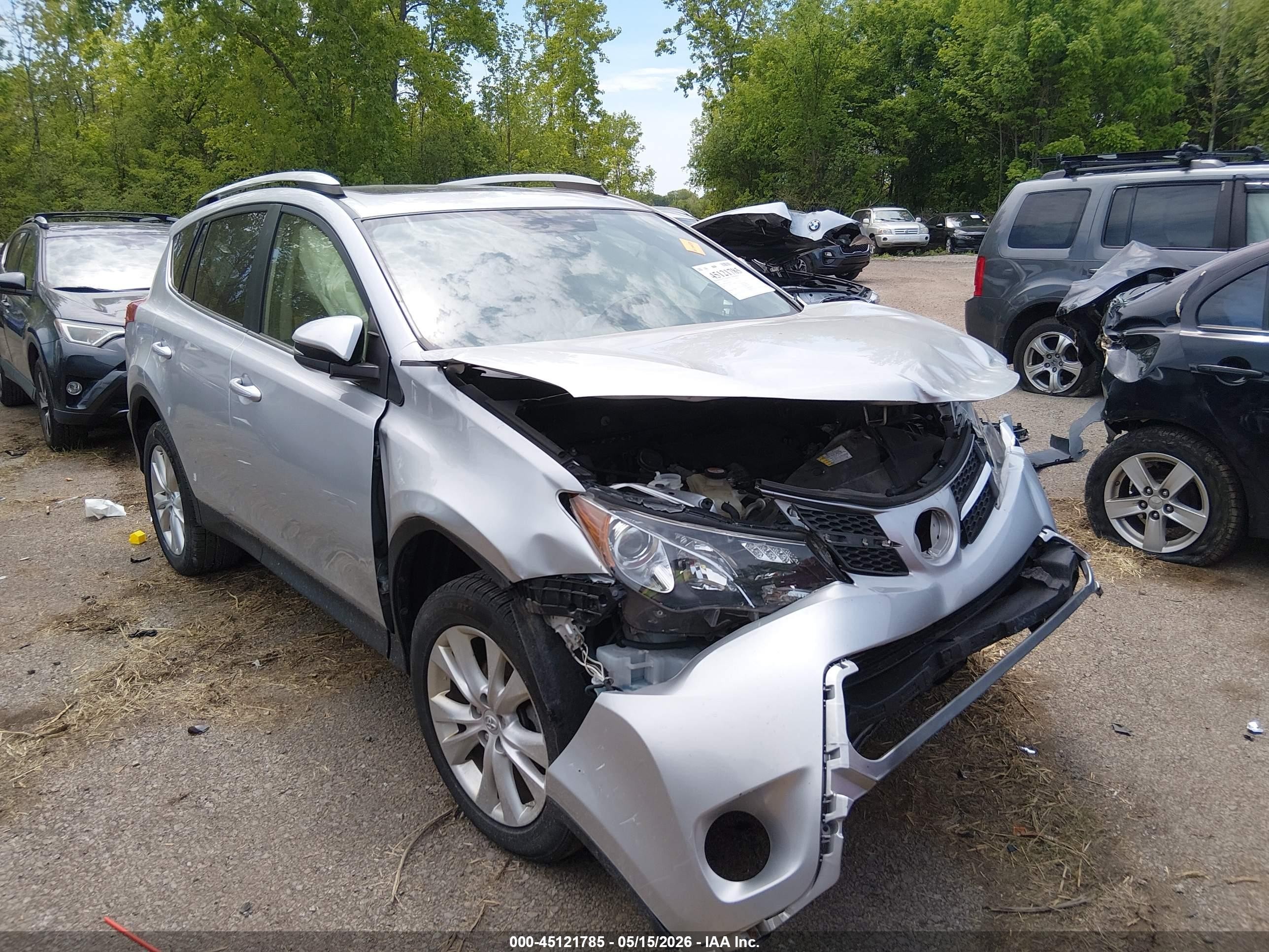 2015 Toyota RAV4 Limited, VIN JTMDFREV6FD150530 — Front end