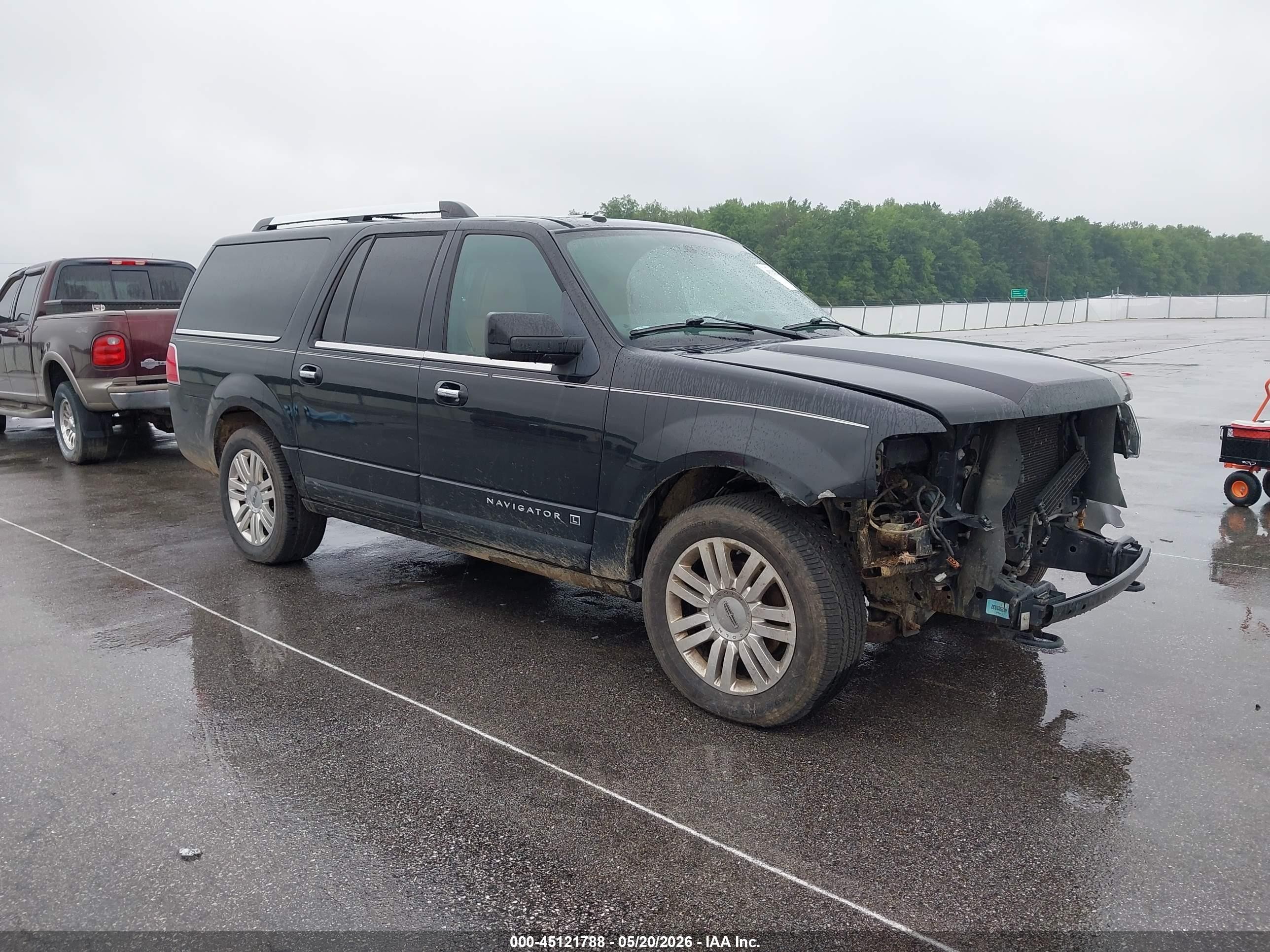 2012 Lincoln Navigator, VIN 5LMJJ3J50CEL02644 — Front end