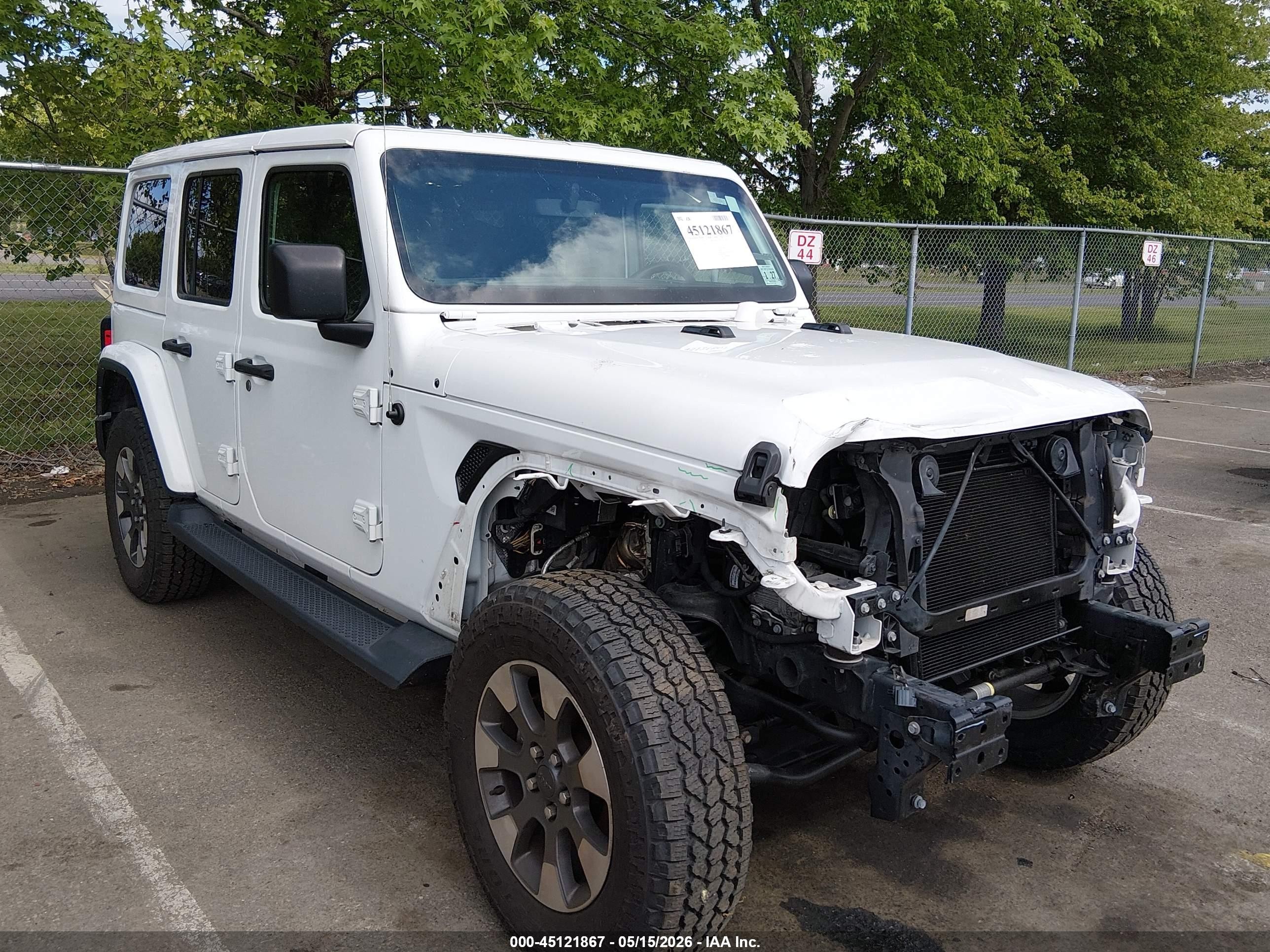 2022 Jeep Wrangler Unlimited Sahara, VIN 1C4HJXEGXNW104627 — Front end