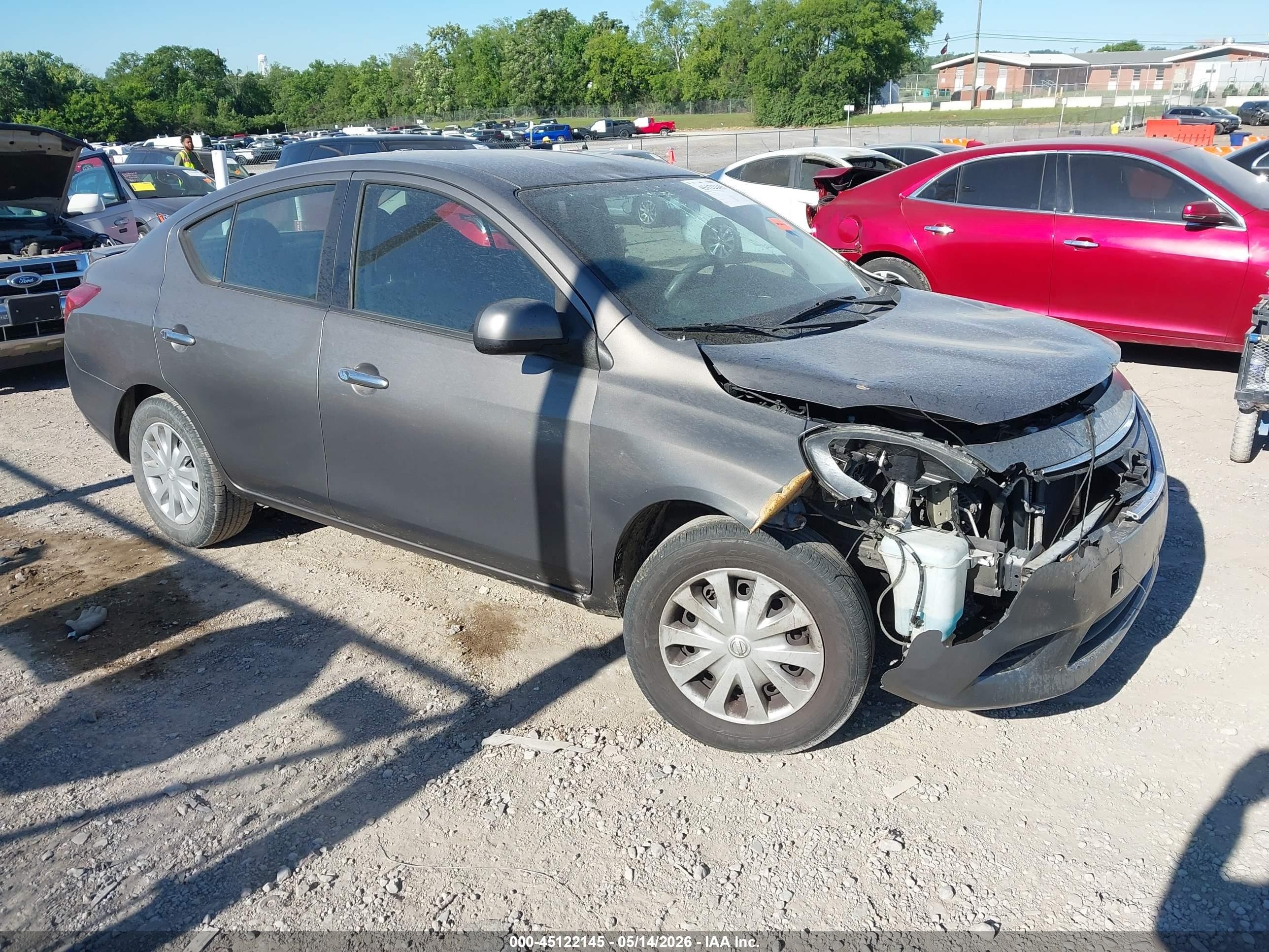 2013 Nissan Versa S, VIN 3N1CN7AP6DL870267 — Front end