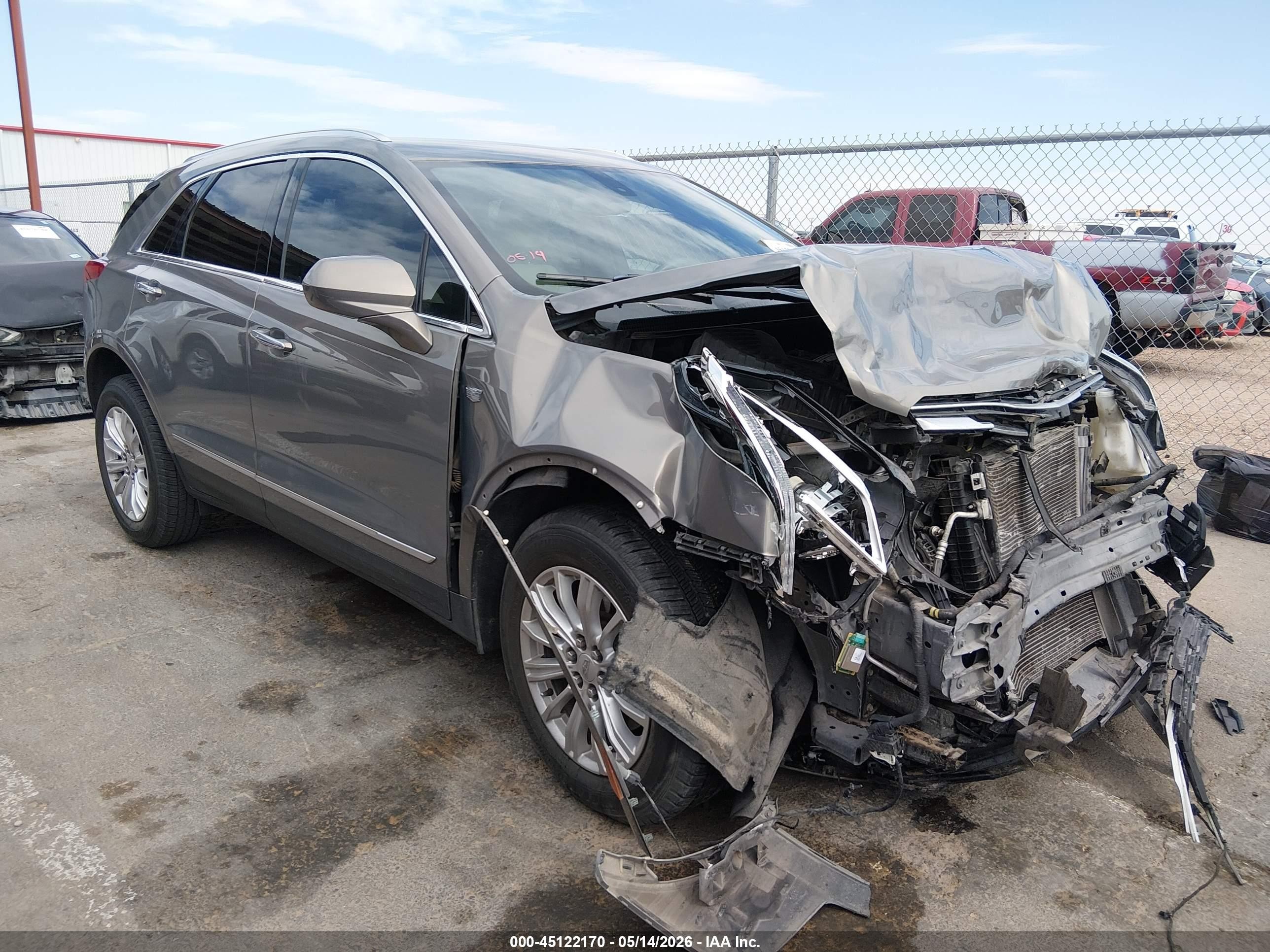2018 Cadillac XT5 FWD, VIN 1GYKNARS0JZ123437 — Front end