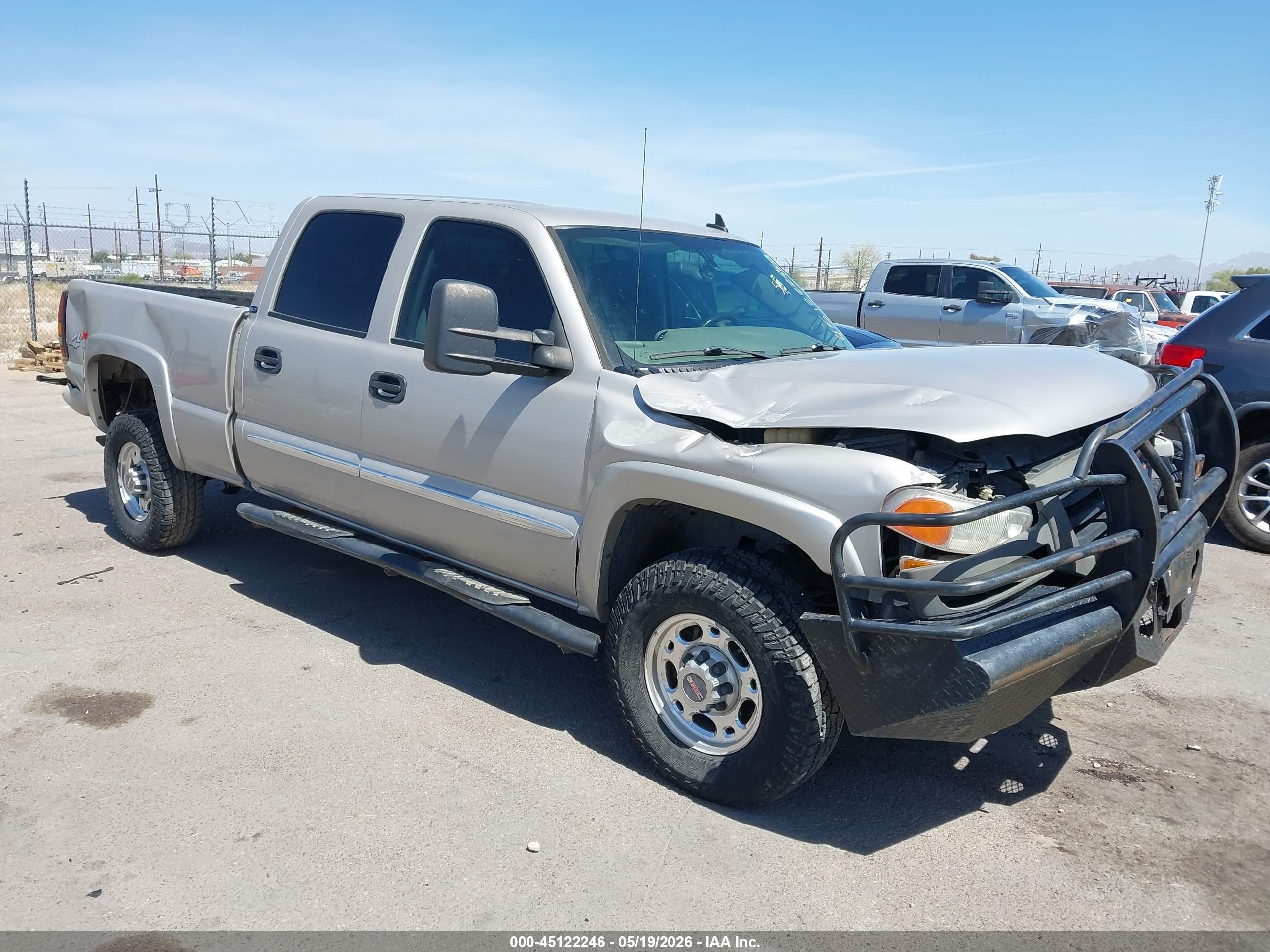 2006 GMC Sierra 1500HD SLT, VIN 1GTGK13UX6F122027 — Front end