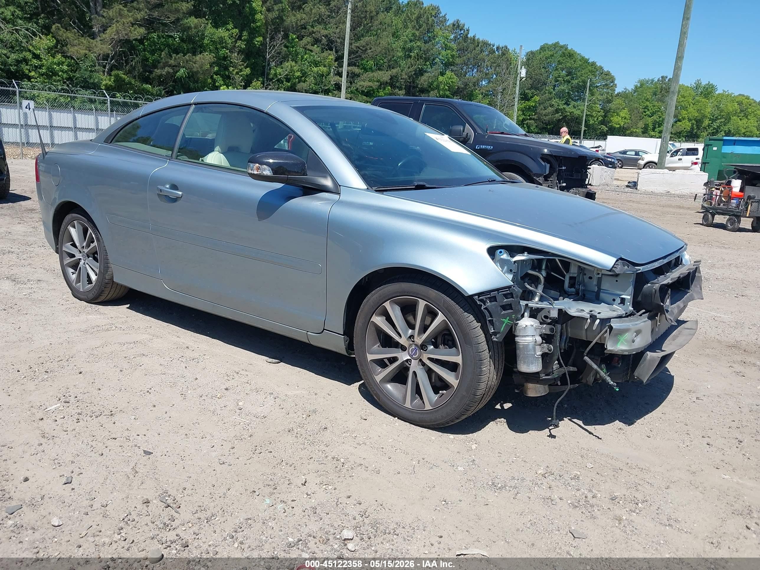 2012 Volvo C70 T5, VIN YV1672MCXCJ128020 — Front end