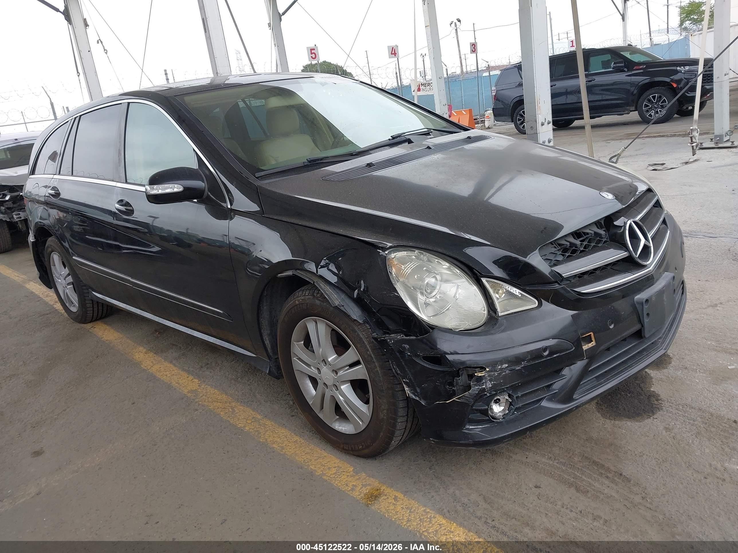 2009 Mercedes-Benz R 3.5L, VIN 4JGCB65E59A089386 — Front end