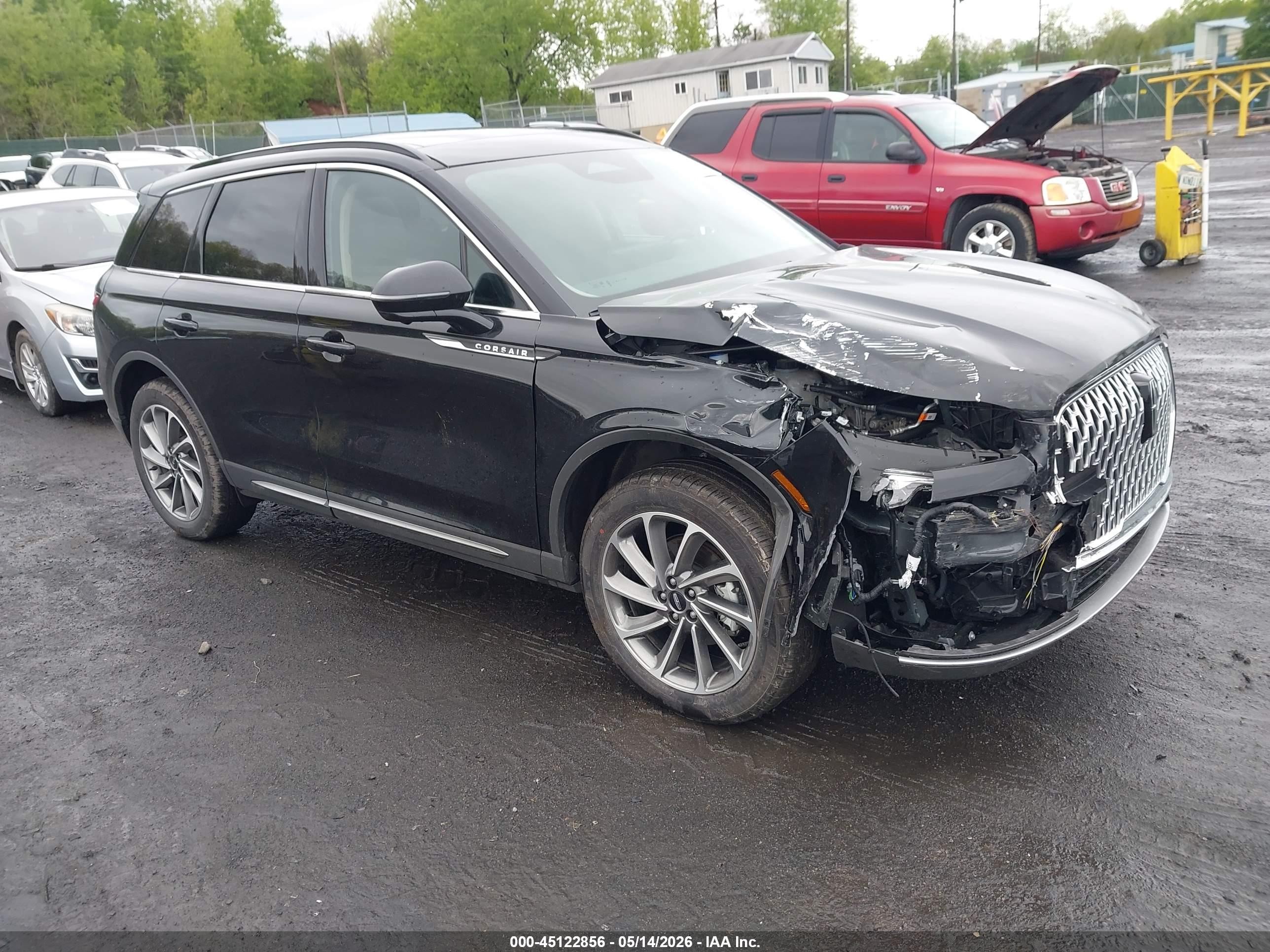 2026 Lincoln Corsair Premiere, VIN 5LMCJ1DA8TUL08168 — Перед