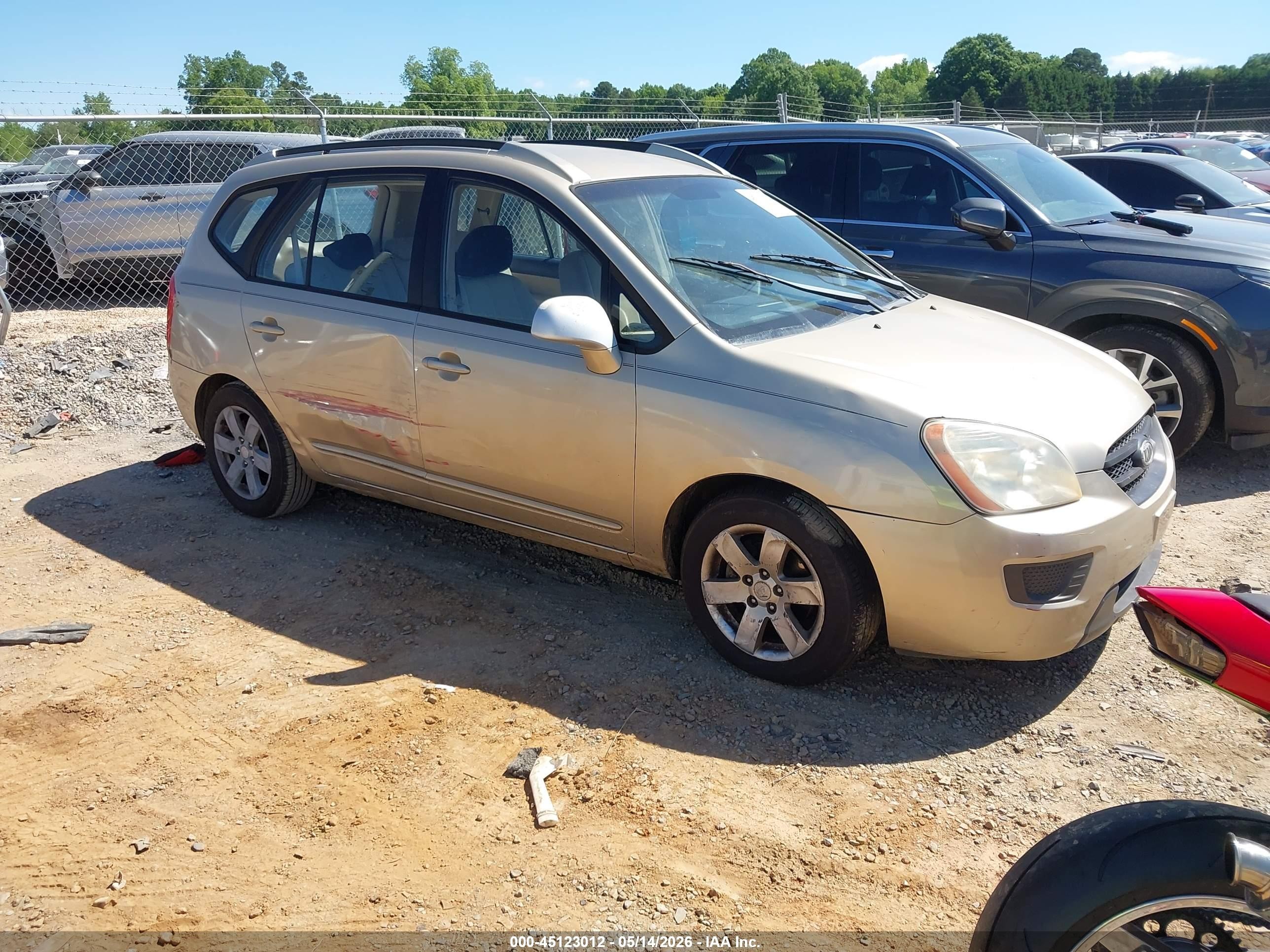 2007 Kia Rondo LX, VIN KNAFG525477050197 — Бок