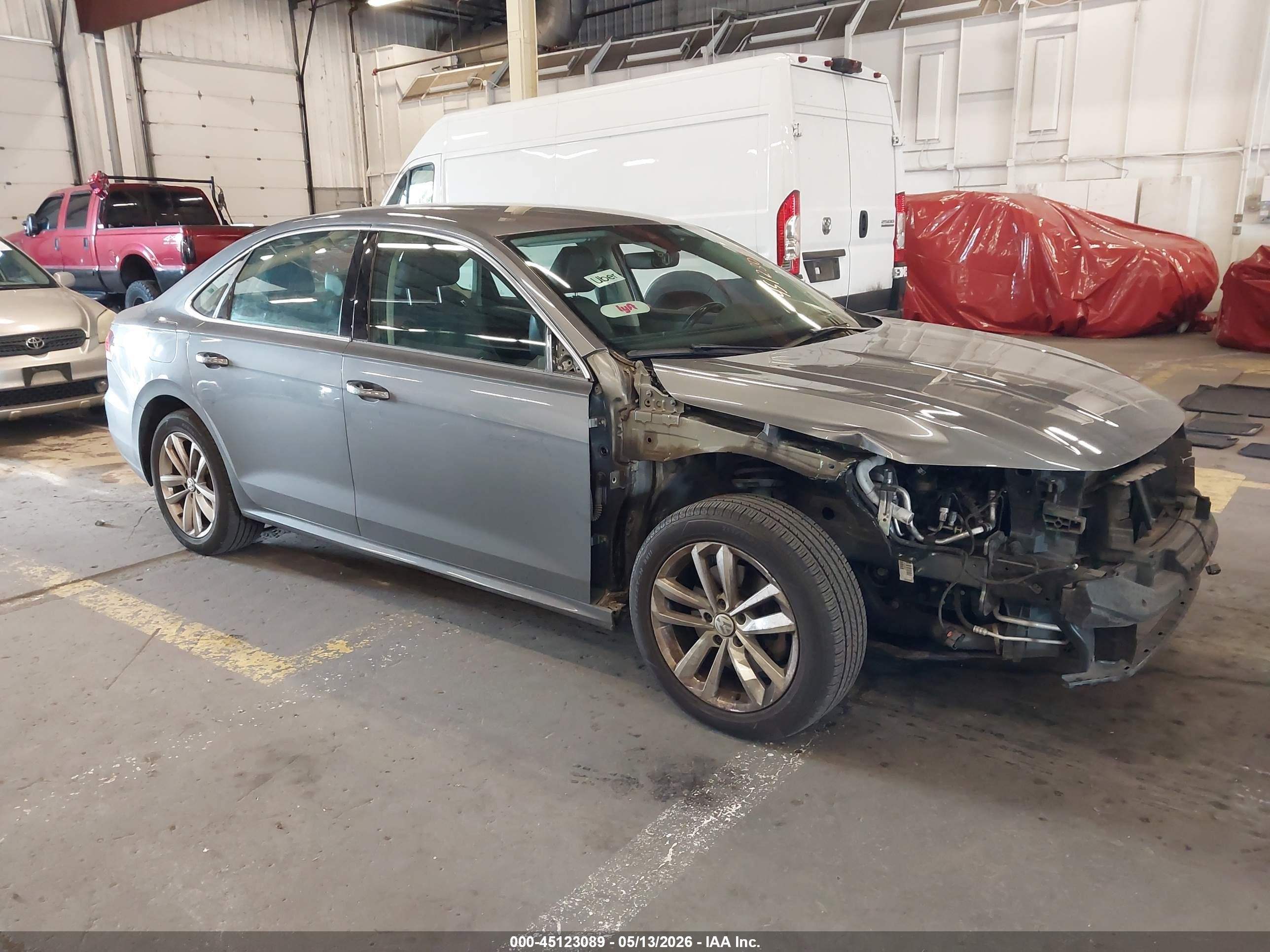 2020 Volkswagen Passat SE, VIN 1VWSA7A30LC009286 — Front end