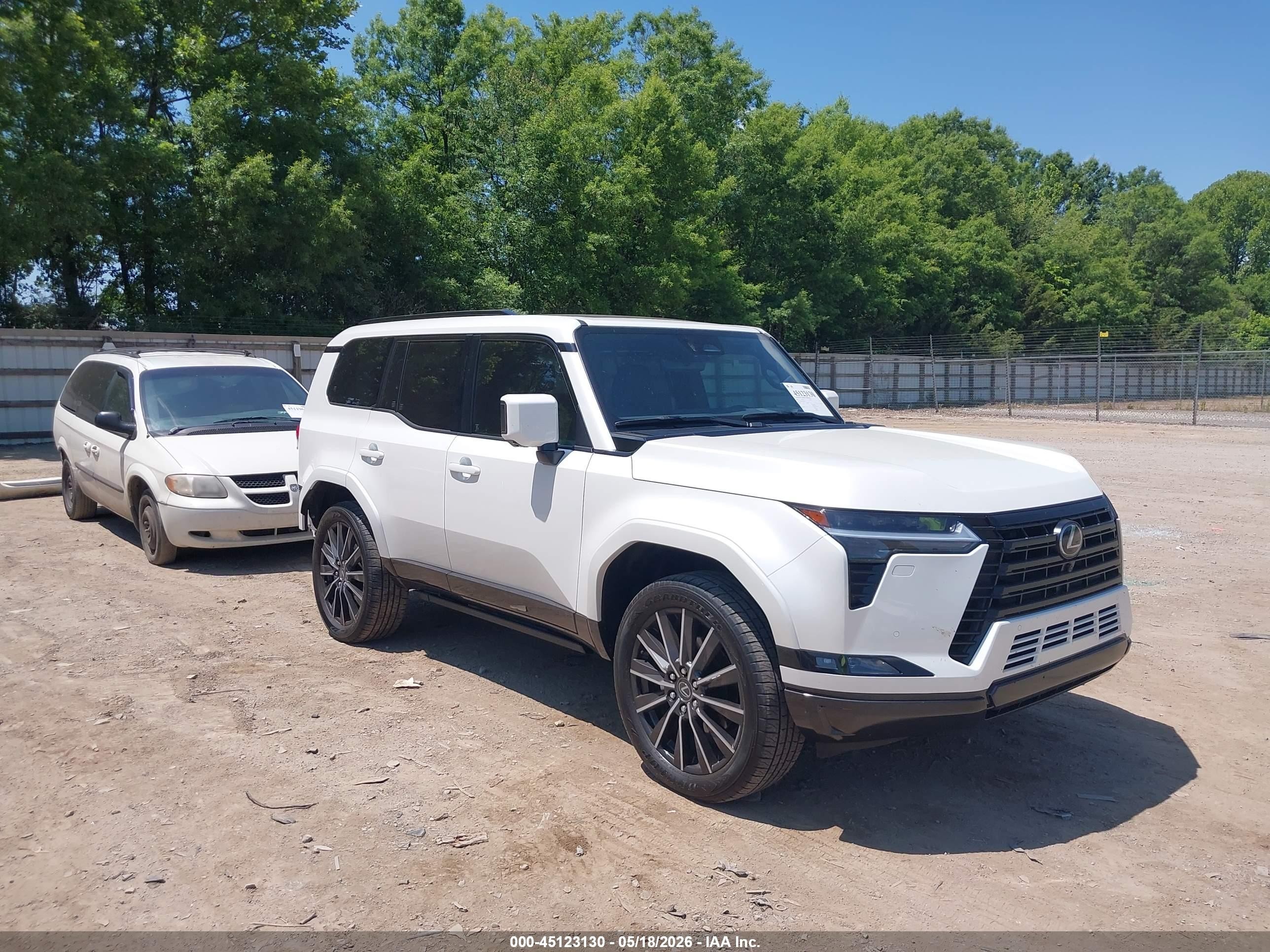 2024 Lexus GX 550 Luxury, VIN JTJVBCDXXR5030516 — Зад