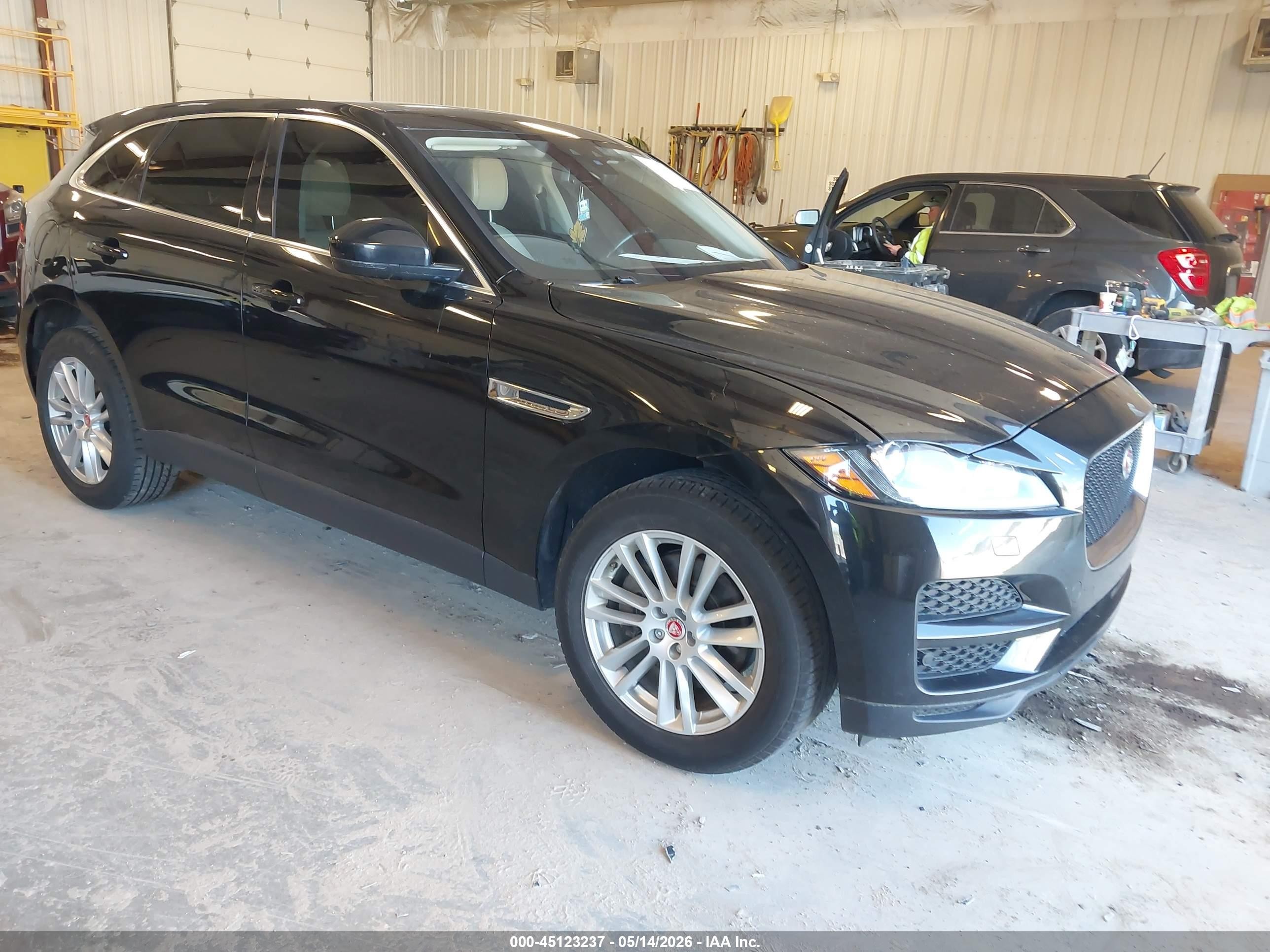 2018 Jaguar F-Pace 35t Prestige, VIN SADCK2EV6JA271183 — Rear end