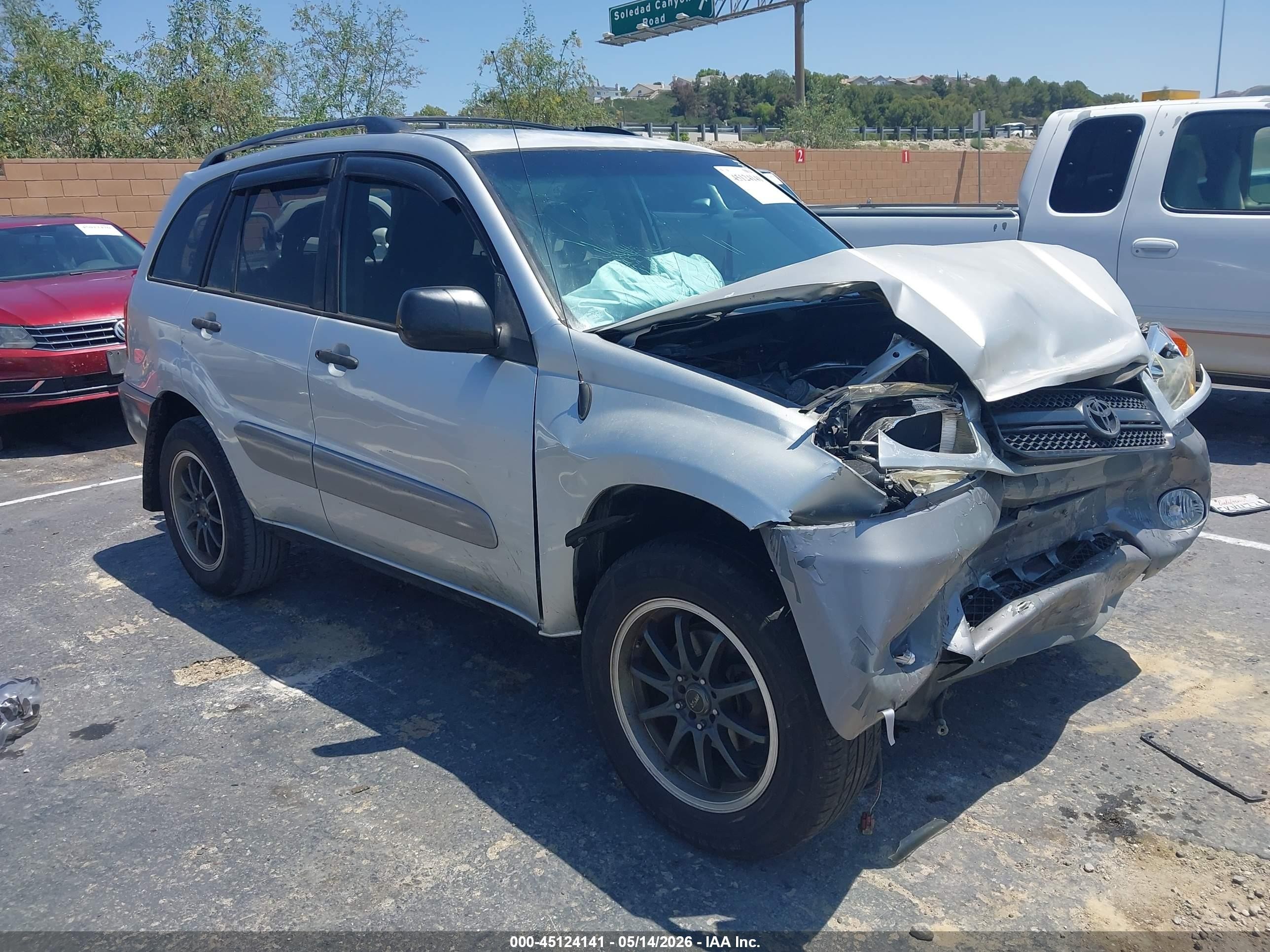 2005 Toyota RAV4, VIN JTEGD20V250051948 — Front end