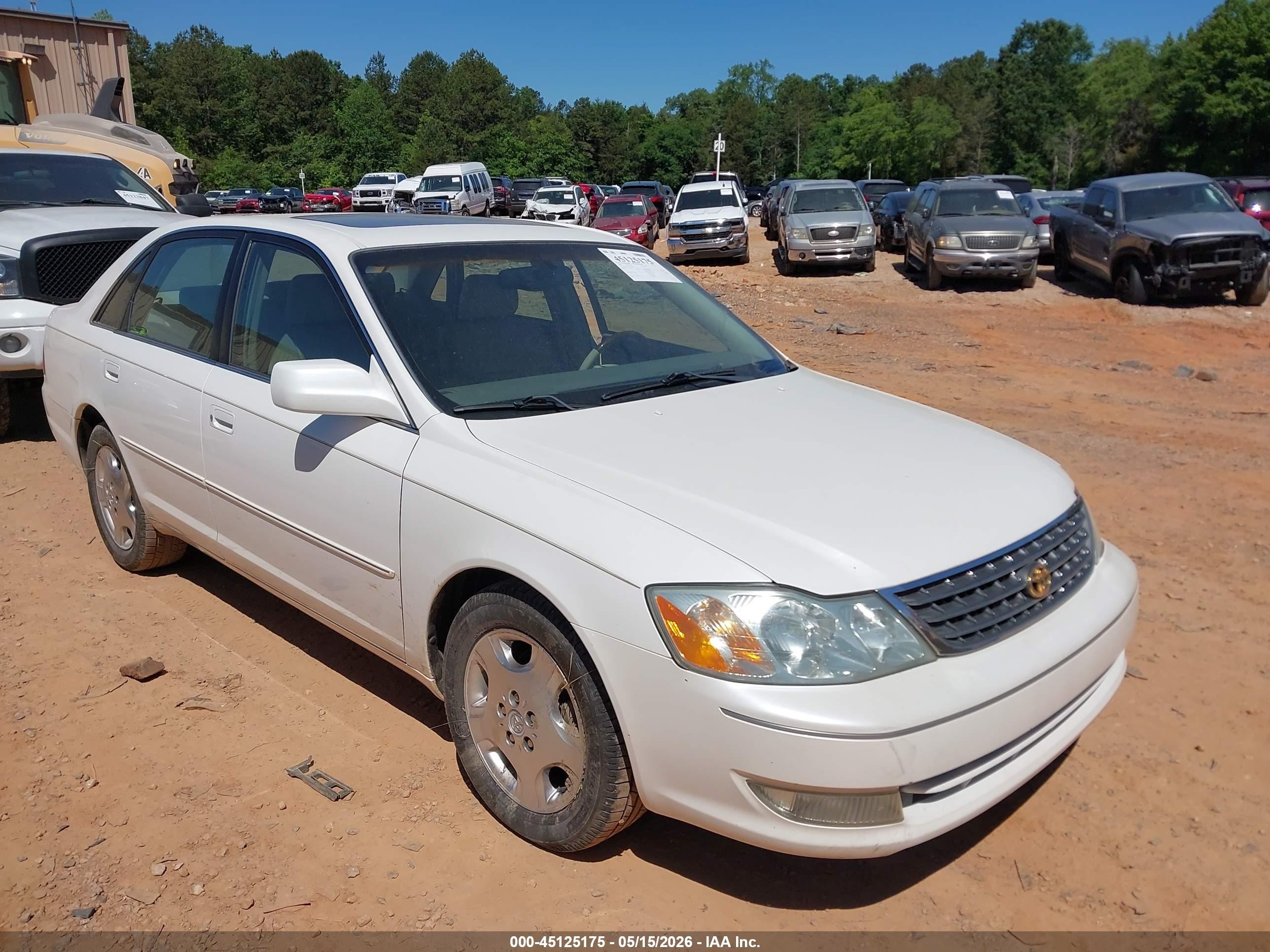 2004 Toyota Avalon XLS, VIN 4T1BF28BX4U353459 — Side