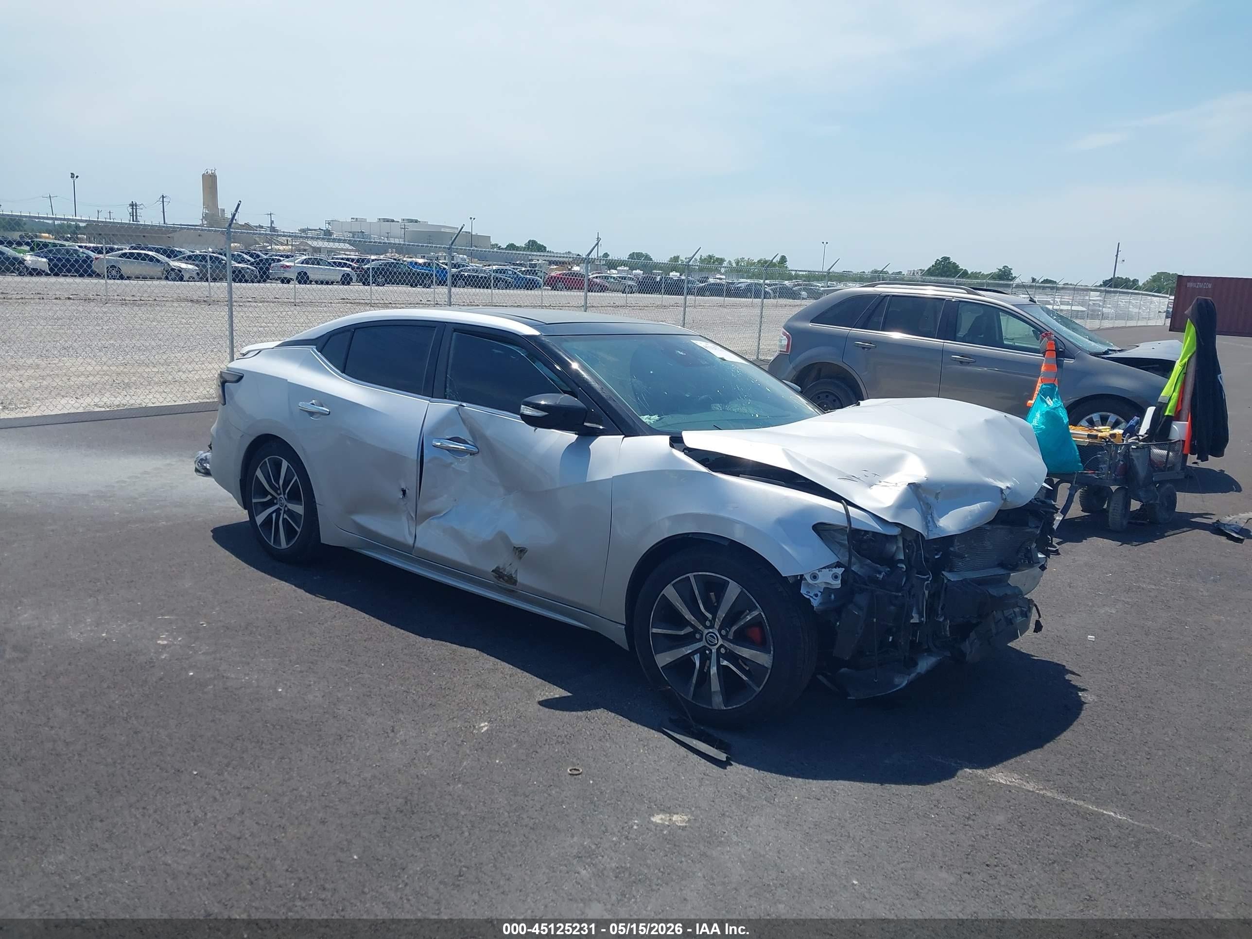 2020 Nissan Maxima SL, VIN 1N4AA6DV1LC384860 — Front end