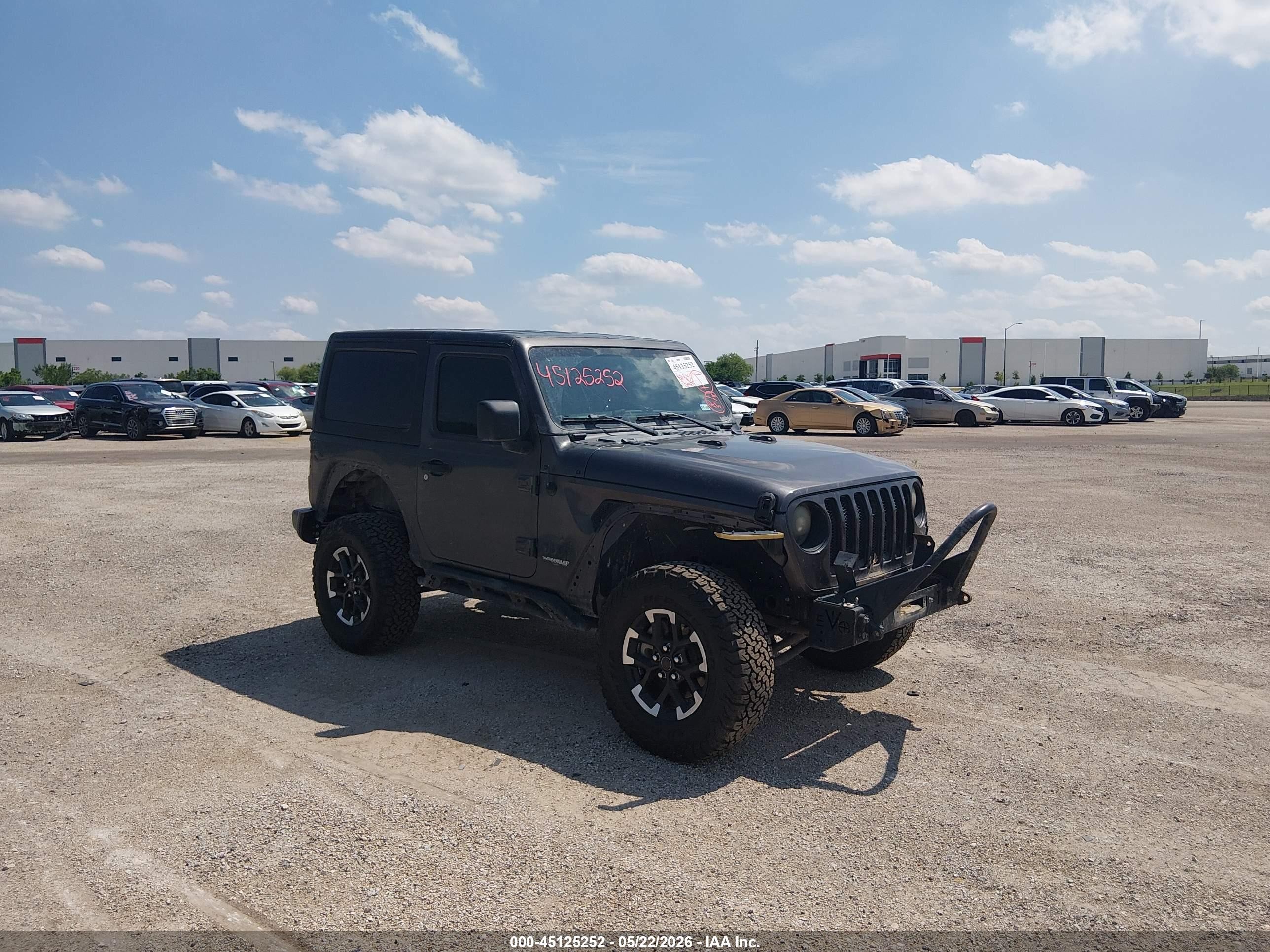 2019 Jeep Wrangler Sport S, VIN 1C4GJXAG5KW616874 — Перед