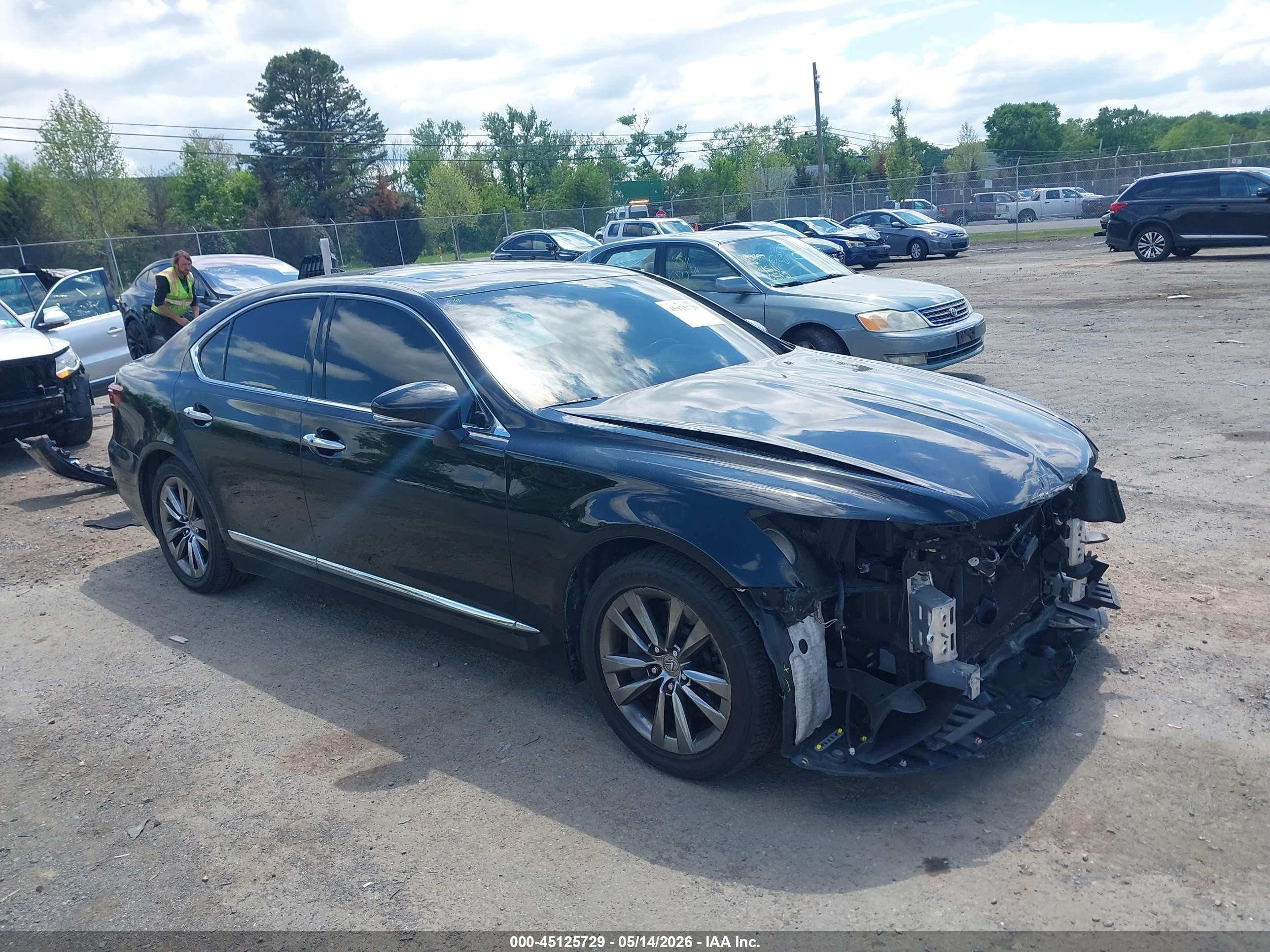 2016 Lexus LS 460, VIN JTHCL5EF8G5027067 — Front end
