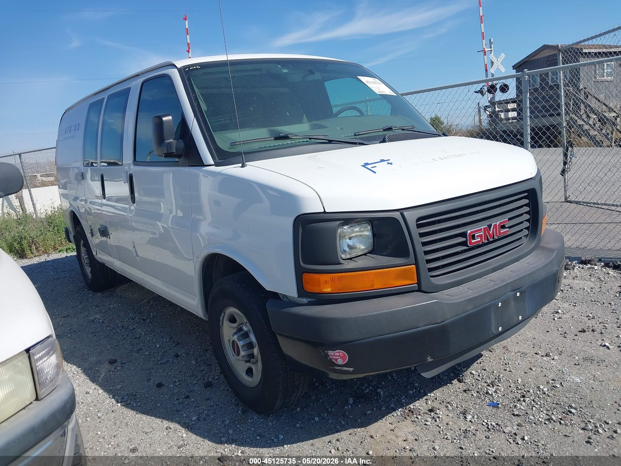 2014 GMC Savana, VIN 1GTZ7TCB2E1194260 — Normal wear