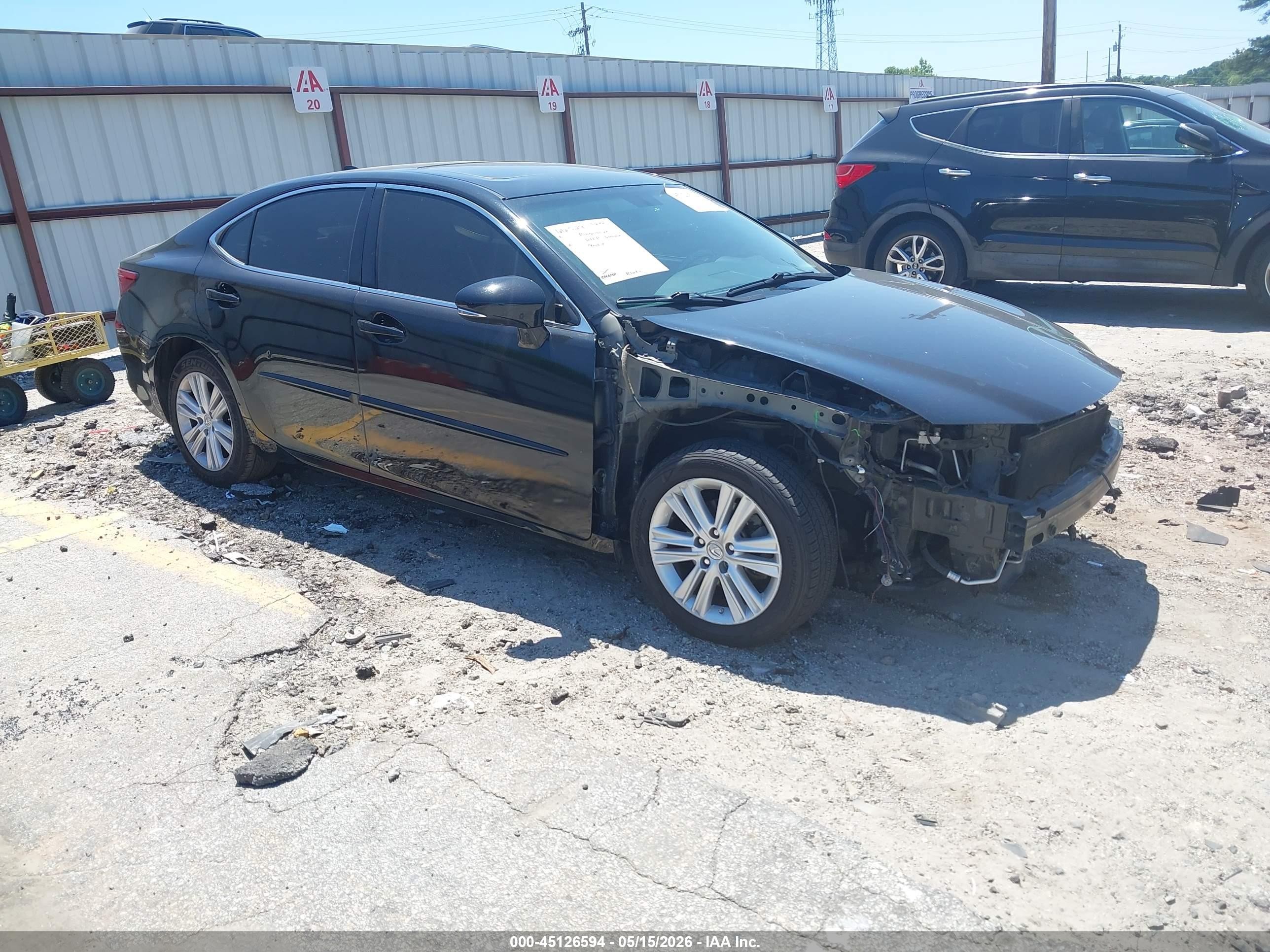2015 Lexus ES 330, VIN JTHBK1GG6F2195819 — Перед
