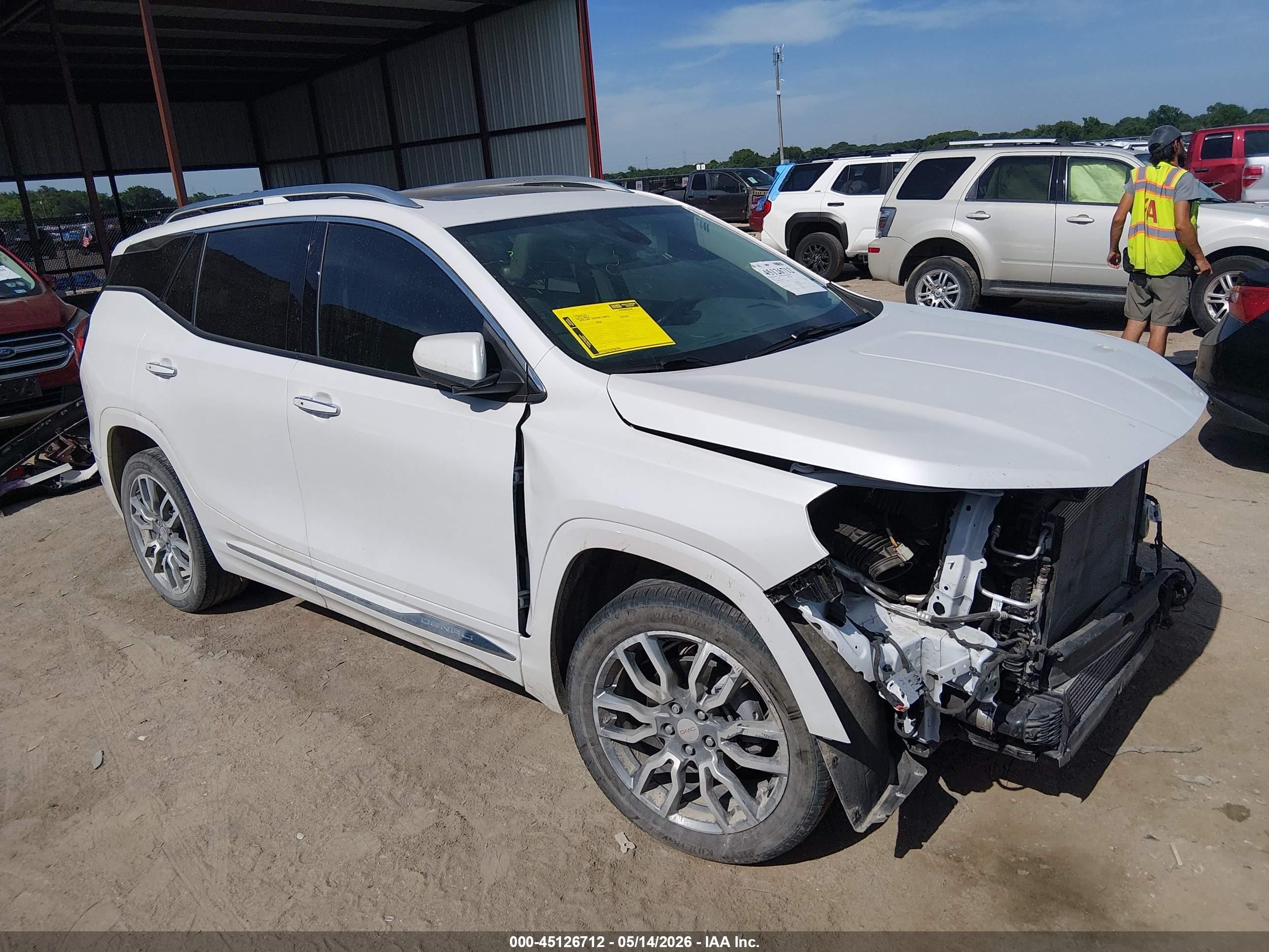 2024 GMC Terrain Denali, VIN 3GKALXEG3RL389019 — Перед