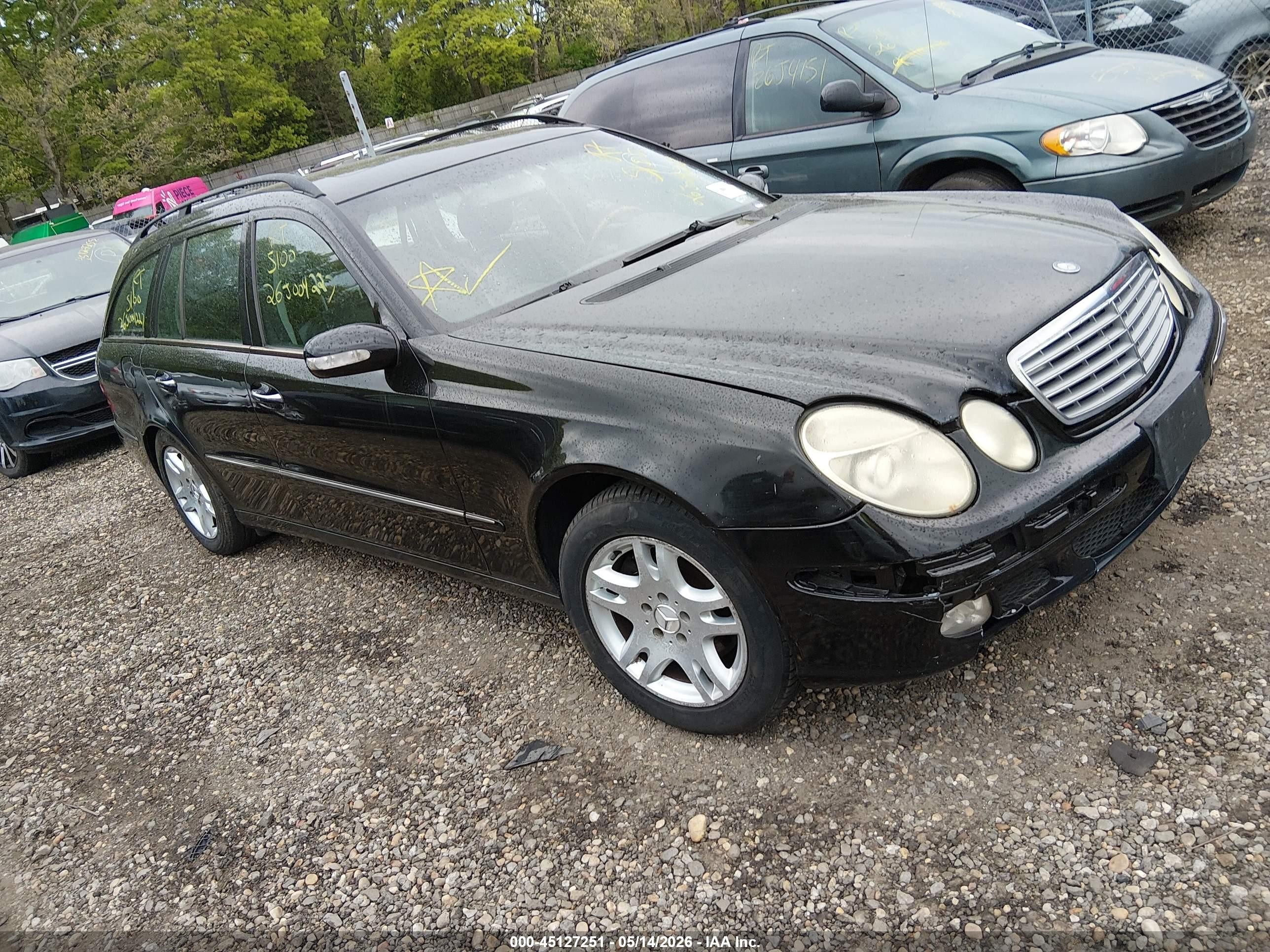 2004 Mercedes-Benz E 320, VIN WDBUH82J44X120183 — Front end