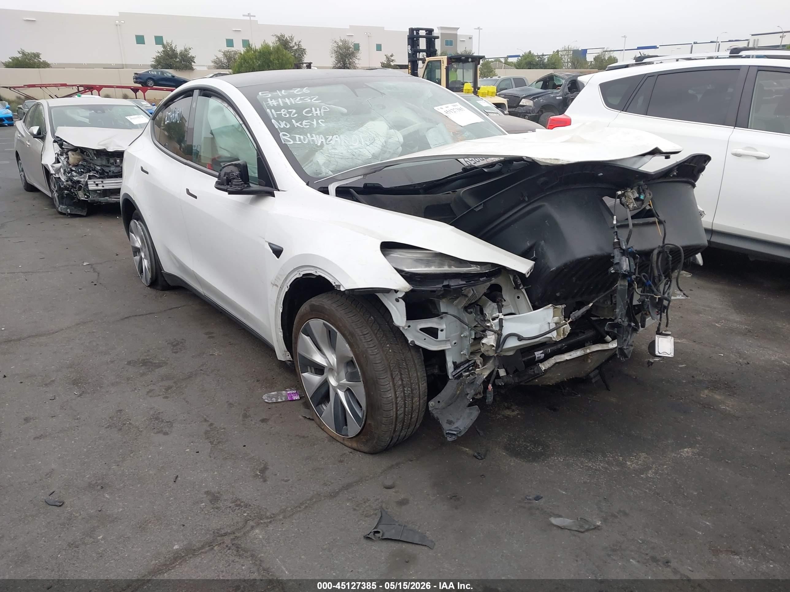 2021 Tesla Model Y Long Range, VIN 5YJYGDEEXMF064225 — Side