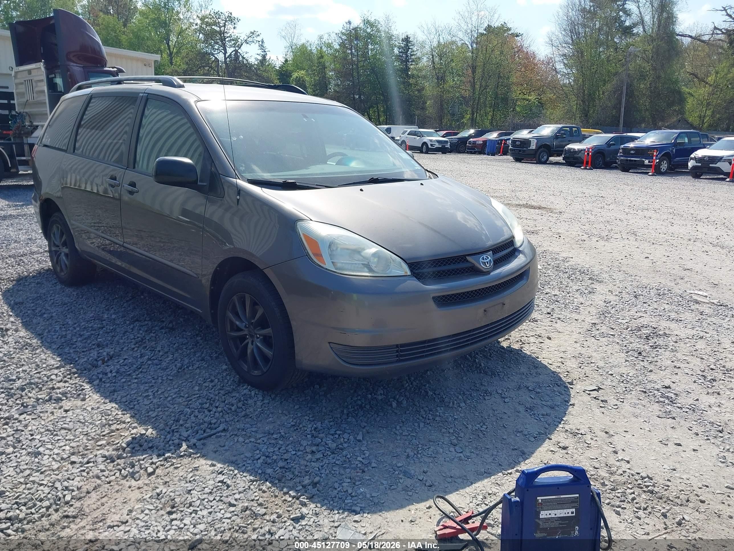 2004 Toyota Sienna LE, VIN 5TDZA23C94S140685 — Normal wear